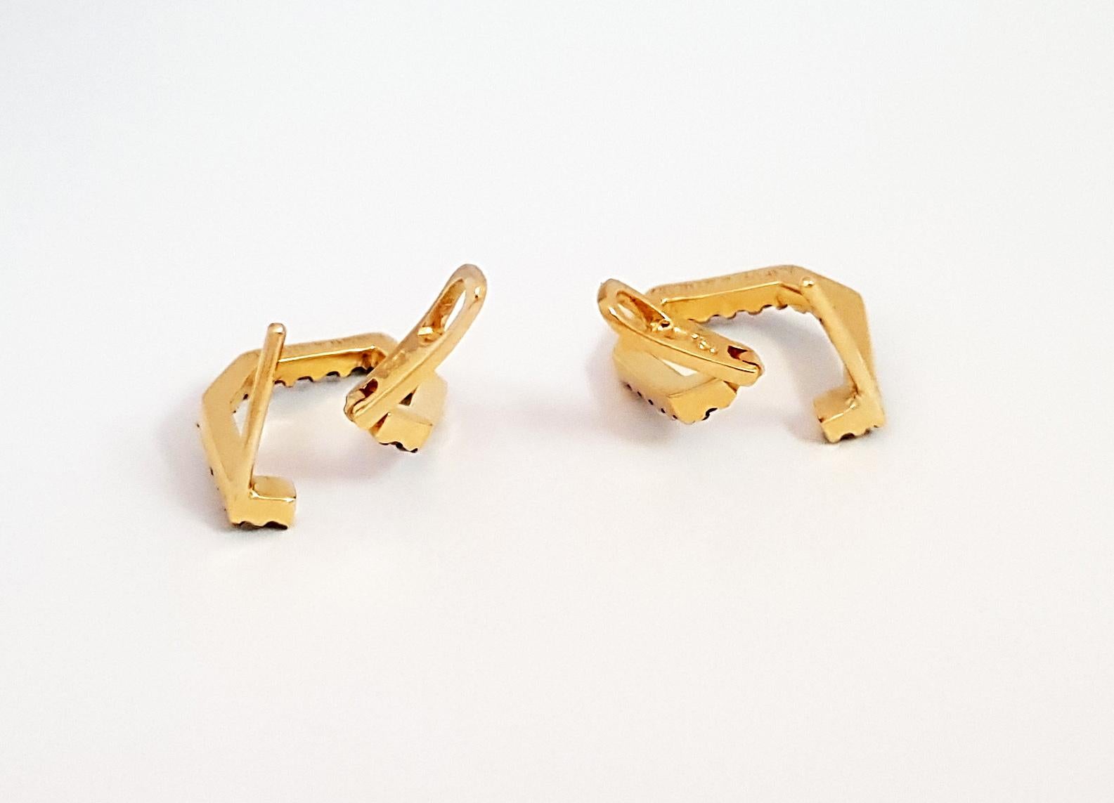 Origami Skinny Single Link No.5 Black Diamond Earrings 18K Yellow Gold In New Condition For Sale In Bangkok, 10