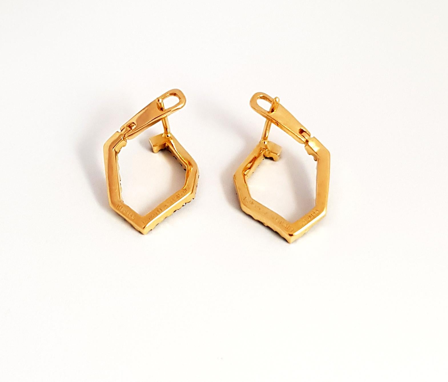 Origami Skinny Single Link No.5 Black Diamond Earrings 18K Yellow Gold For Sale 2