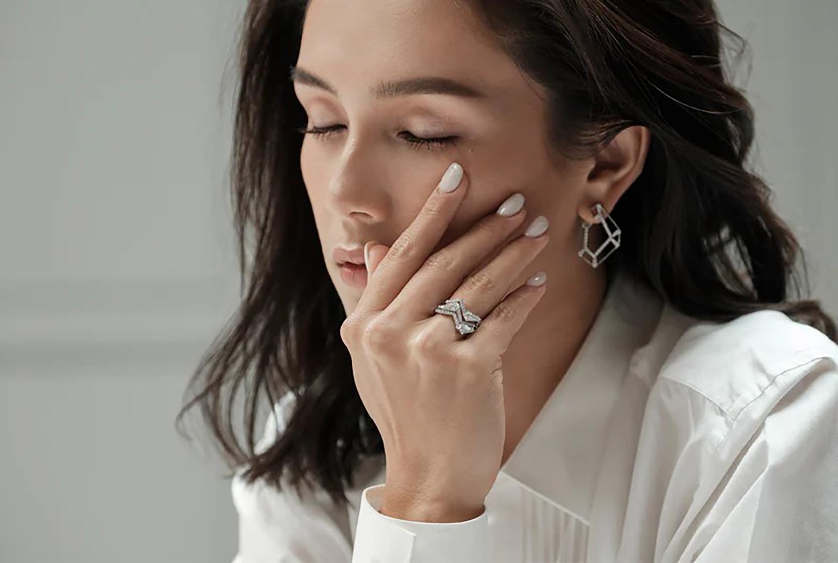 Origami Ziggy Jazz Diamond Ring 18K Gold 

Width: 2.0 cm
Length: 0.2 cm

The ancient Japanese tradition of paper folding has inspired the form and elements of this modern collection. With a series of folds and pleats, each piece reveals a