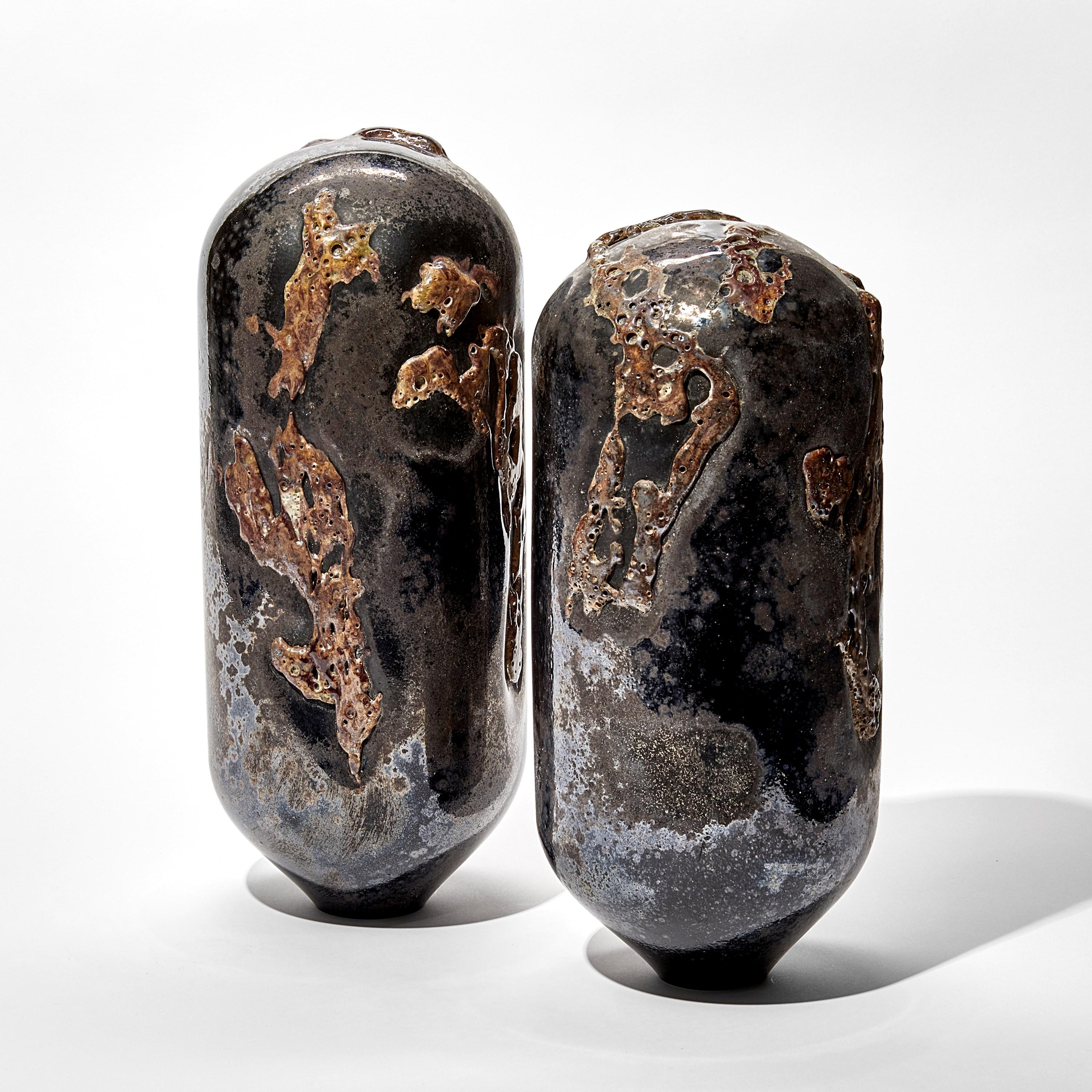 Danois Origine Dark n°0423, sculpture en verre debout gris foncé et rose de Morten Klitgaard en vente