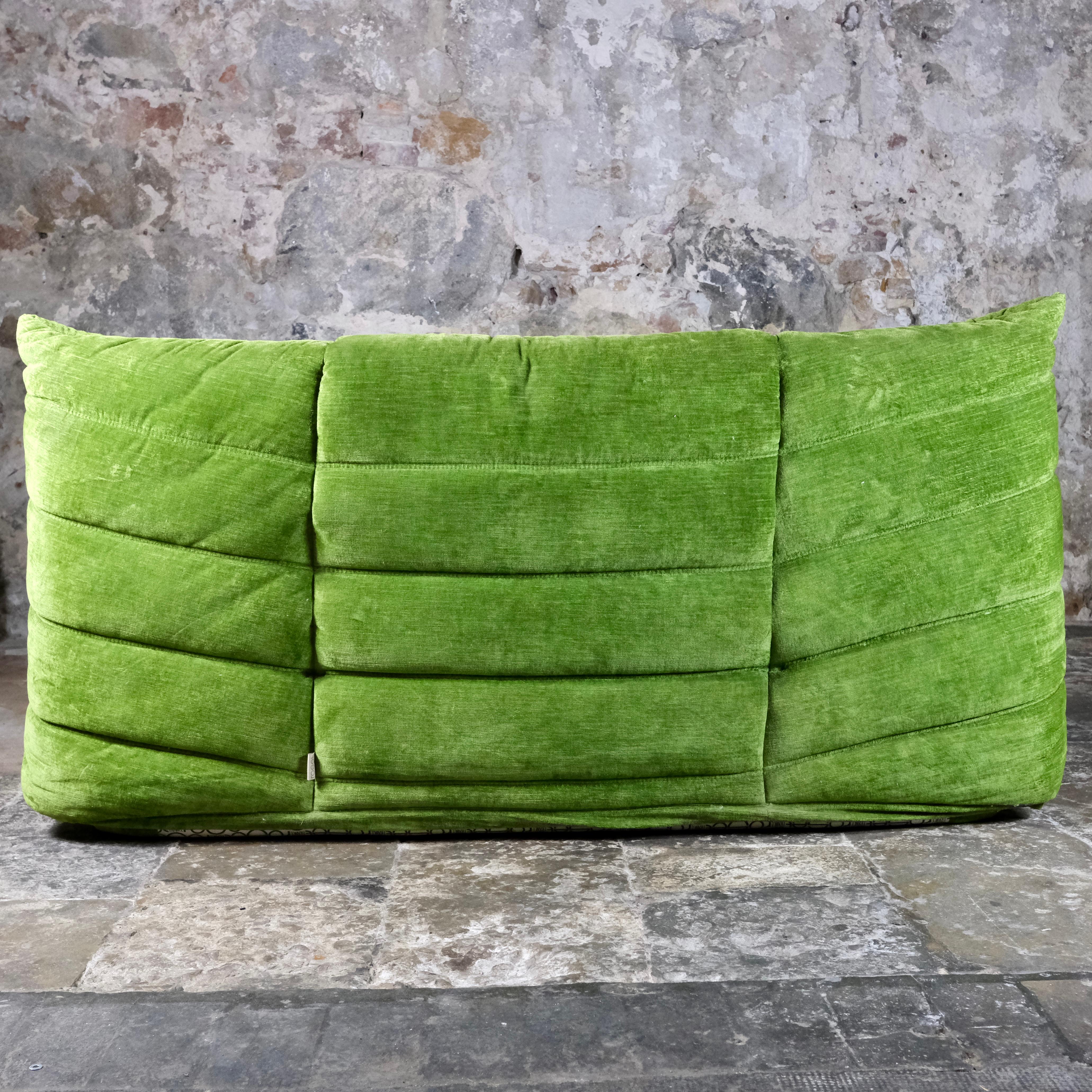 Original cama Togo de terciopelo verde de Michel Ducaroy para Ligne Roset, Francia, años 70 7