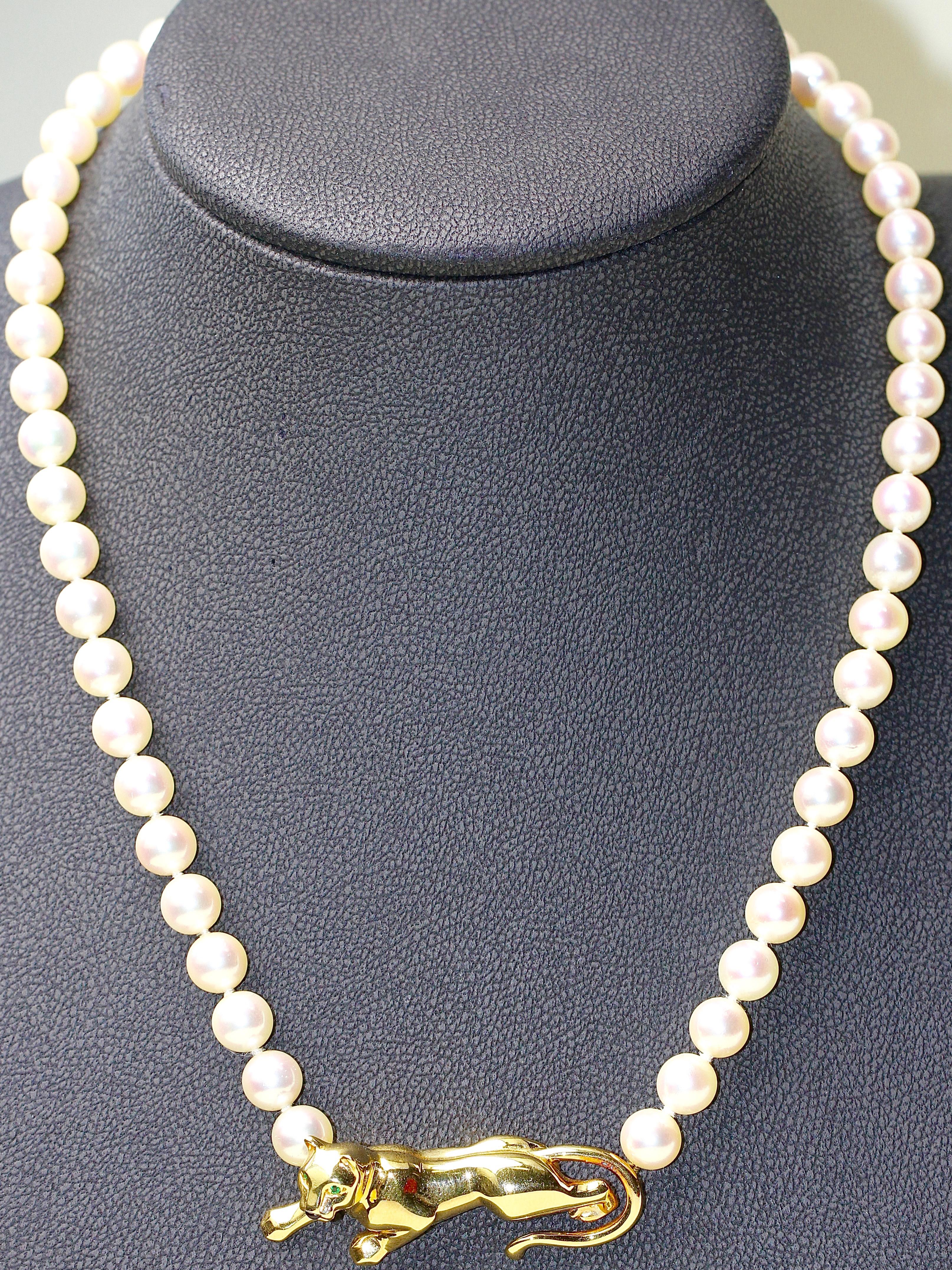 Elegant Cartier Panthere Beaded Necklace. Real natural pearls with a diameter of min. 7mm. 
18 karat gold clasp and panther. 
Panther eyes made of emeralds.
Includes four individual beads (shortened by Cartier Service).
100% original cartier,