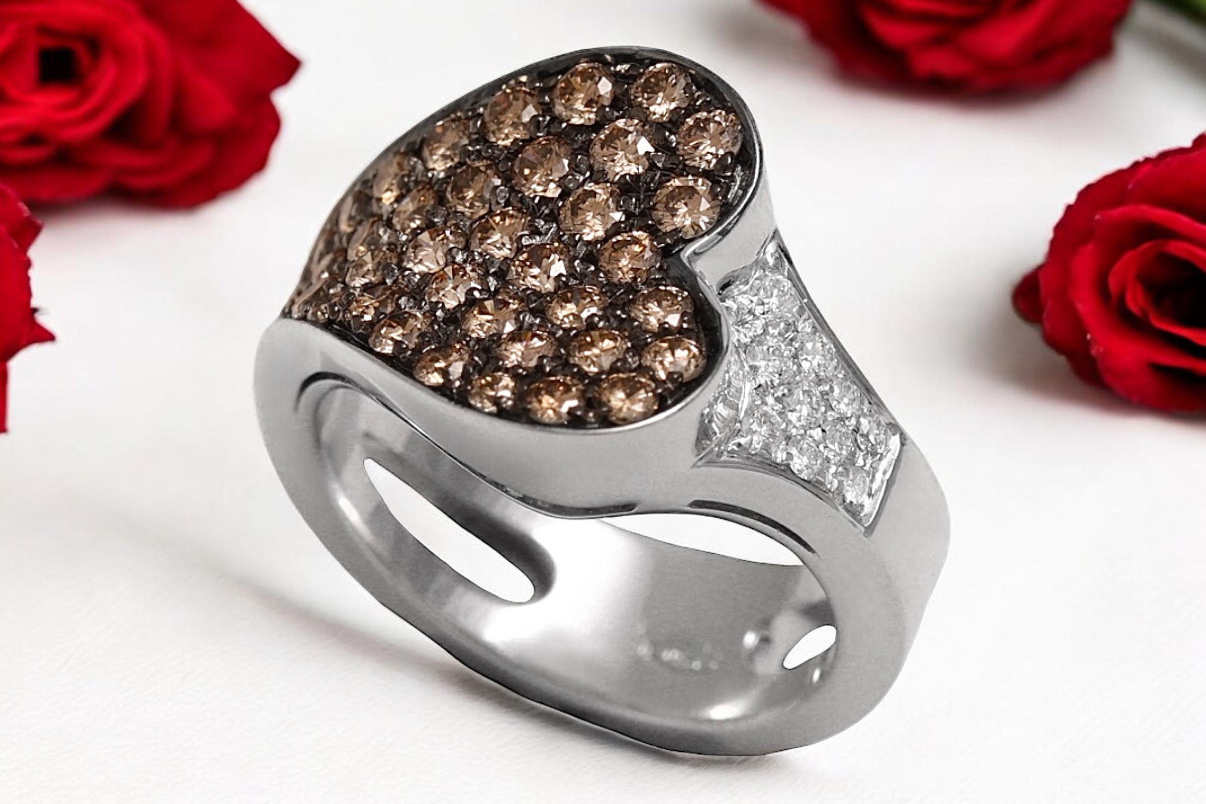 Original 18 kt. White Gold Ring Set with 1.63 ct. White & Cognac Diamonds For Sale 7