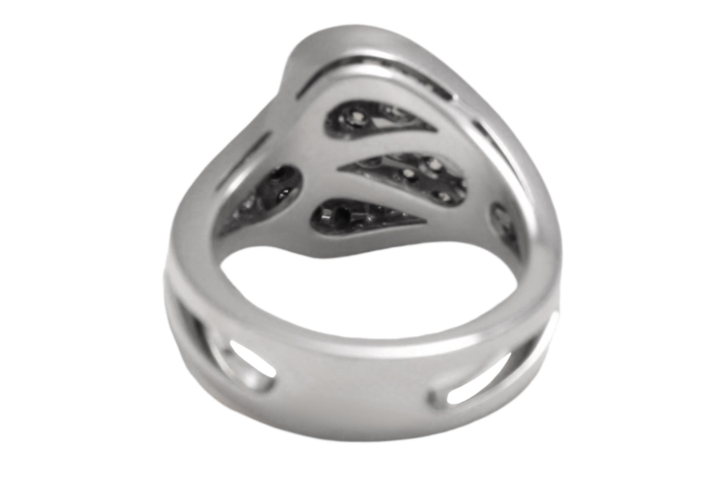 Original 18 kt. White Gold Ring Set with 1.63 ct. White & Cognac Diamonds For Sale 1