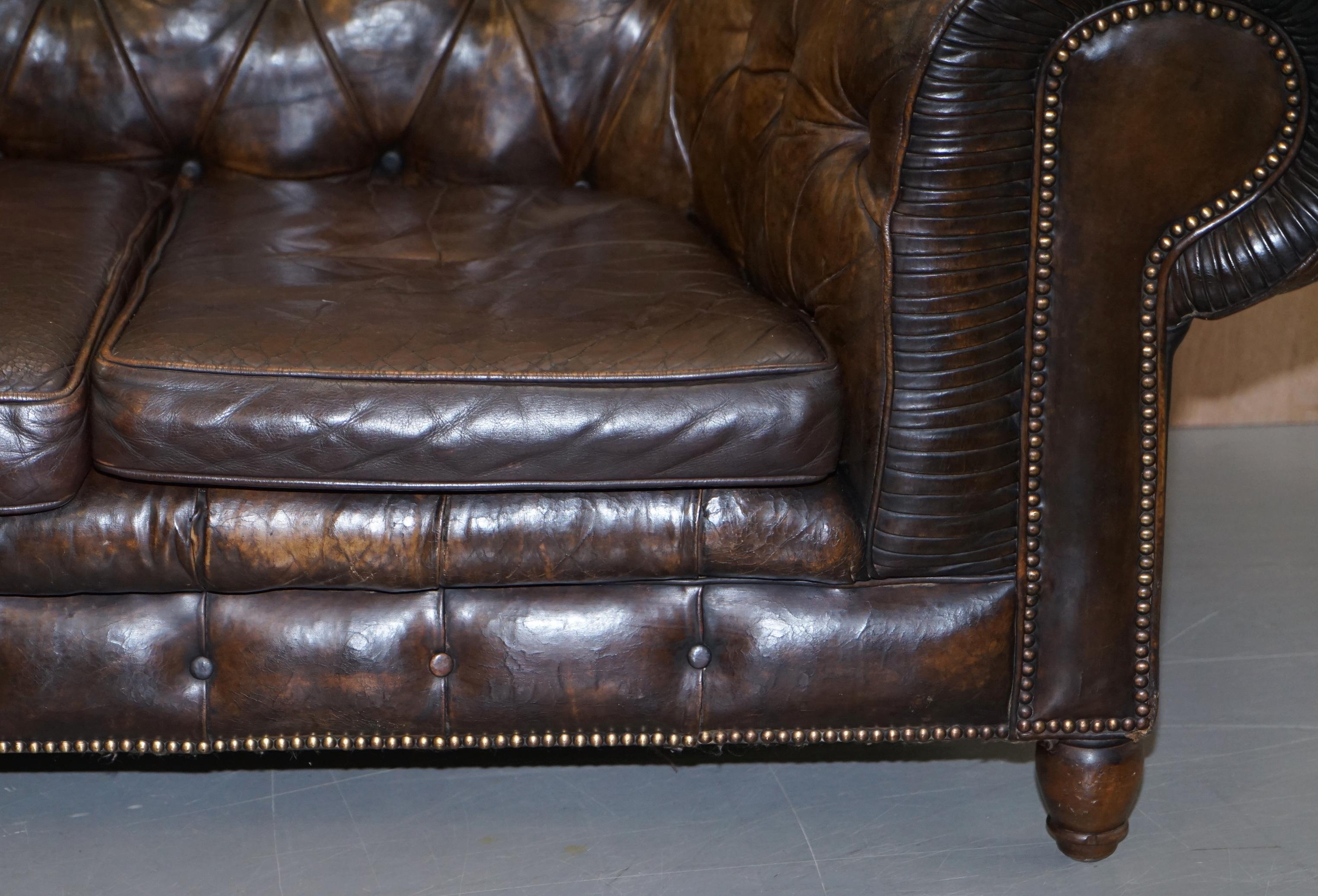 Original 1880 Brown Leather Victorian Chesterfield Club Sofa Horse Hair Filled In Distressed Condition In West Sussex, Pulborough