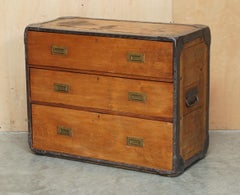 COMMODE À TIROIRS D'ORIGINE DE 1890, MODÈLE « CAMPAIGN OAK » DE L'ARMÉE ET DE LA MARINE, MARQUÉE « C.S.L. » ET À POIGNÉES EN ZINC
