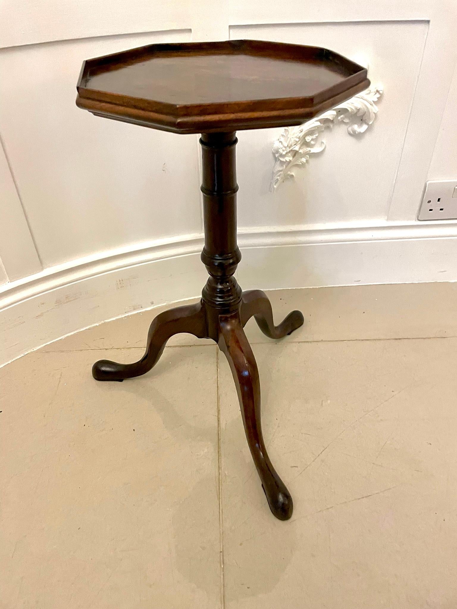 XVIIIe siècle et antérieur Bouilloire originale en acajou figuré de qualité George III du 18e siècle en vente