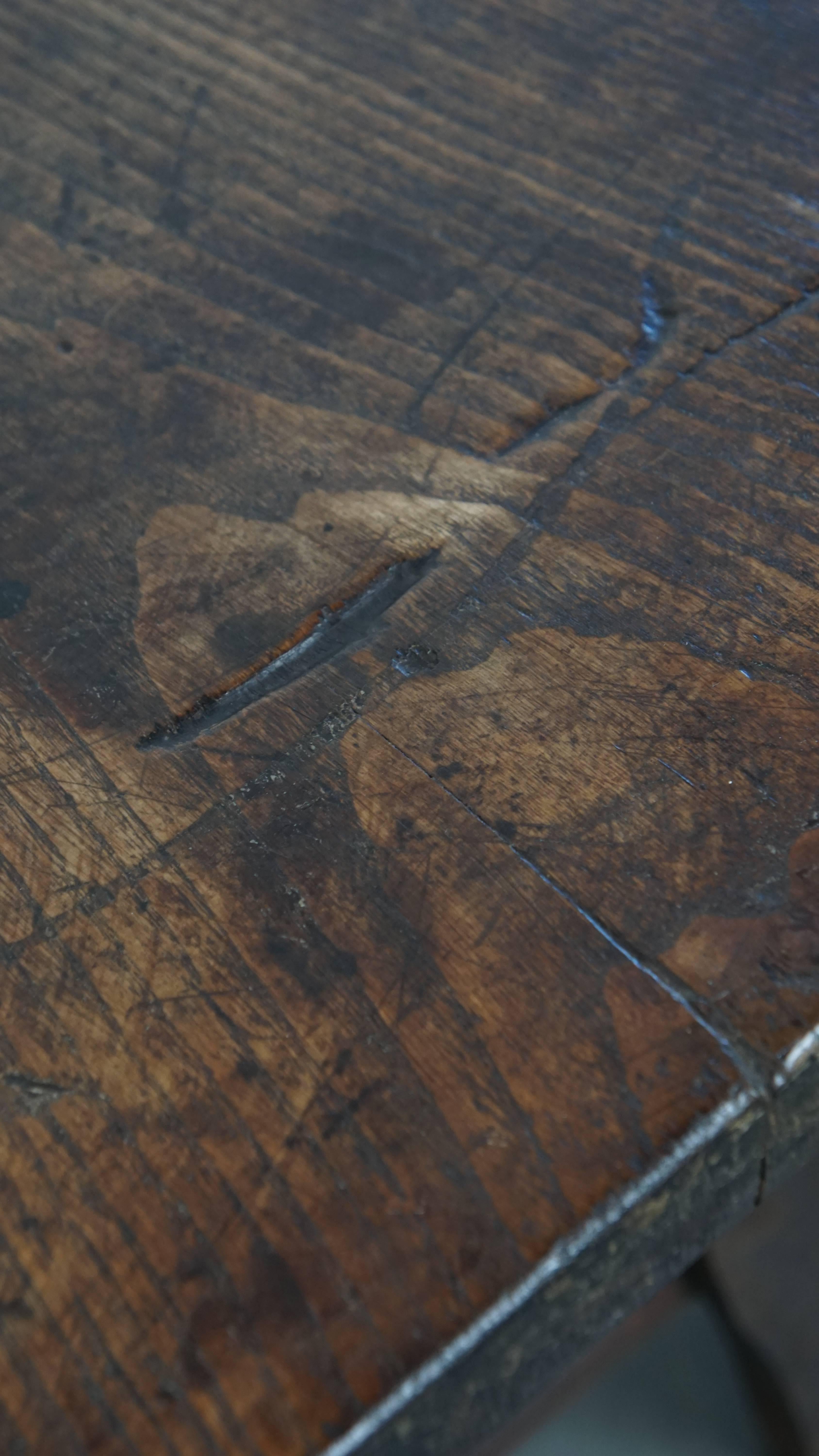 Original 18th-Century Antique Spanish Side Table For Sale 3
