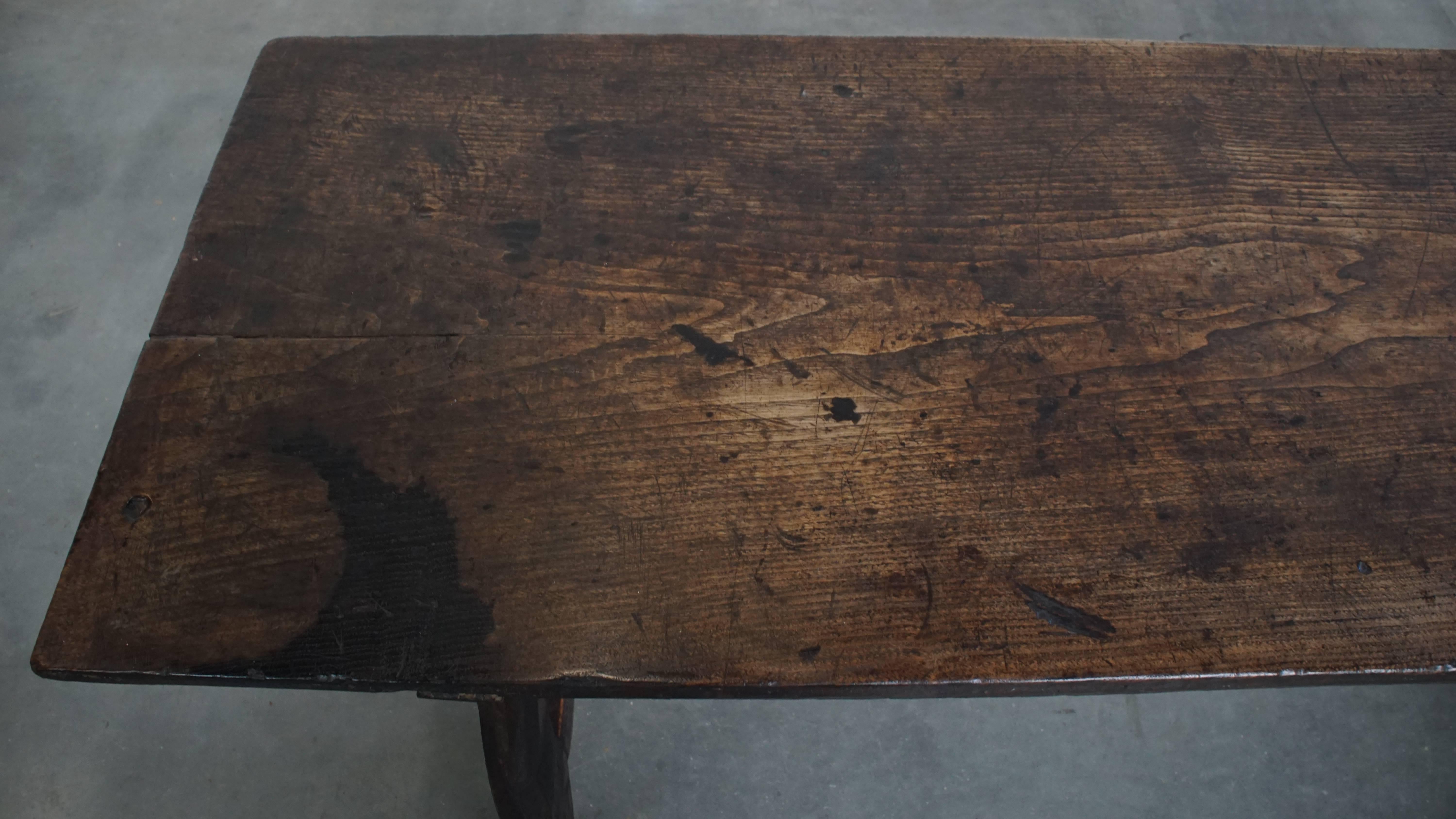 Original 18th-Century Antique Spanish Side Table For Sale 5