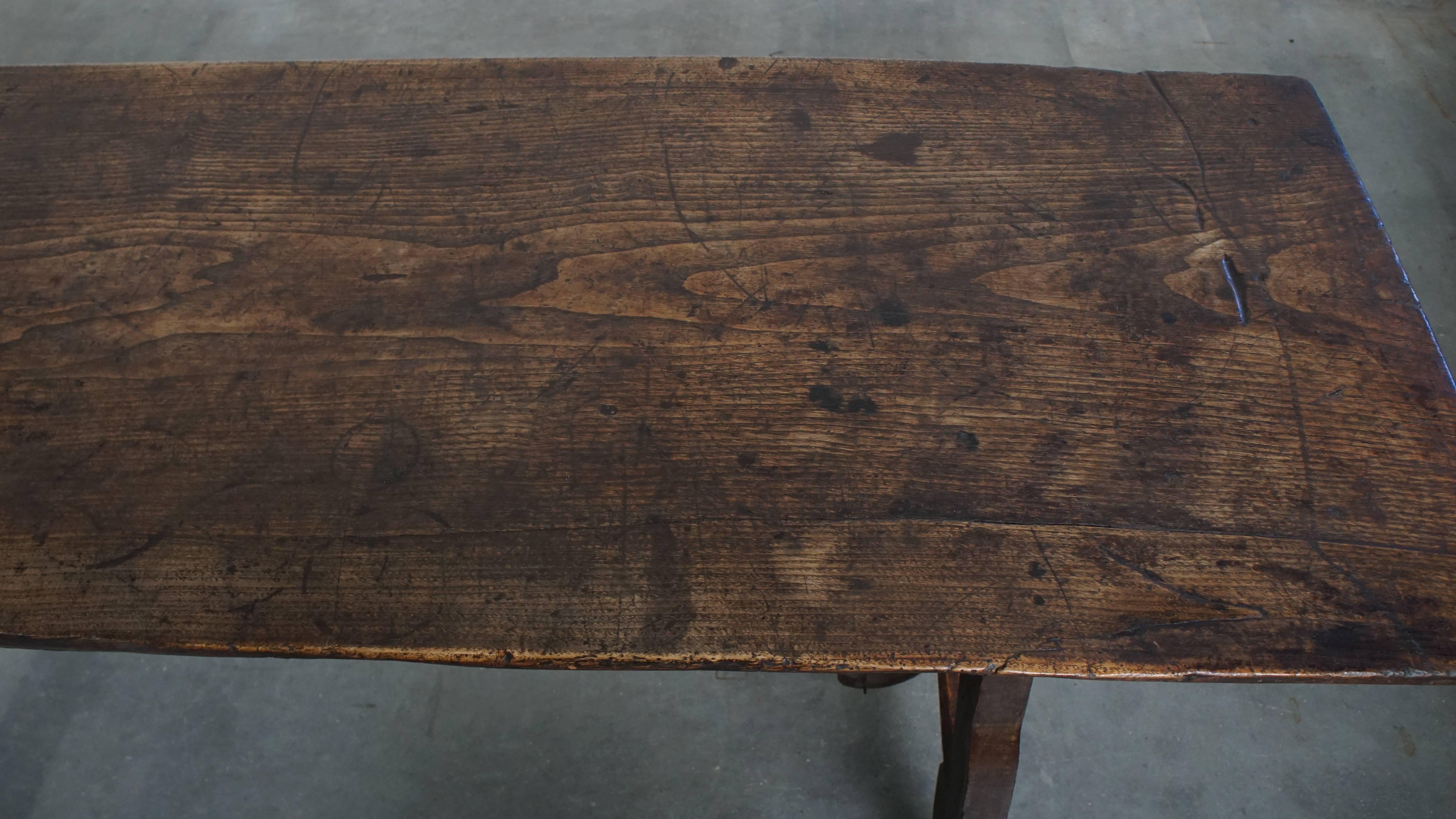 Original 18th-Century Antique Spanish Side Table For Sale 6