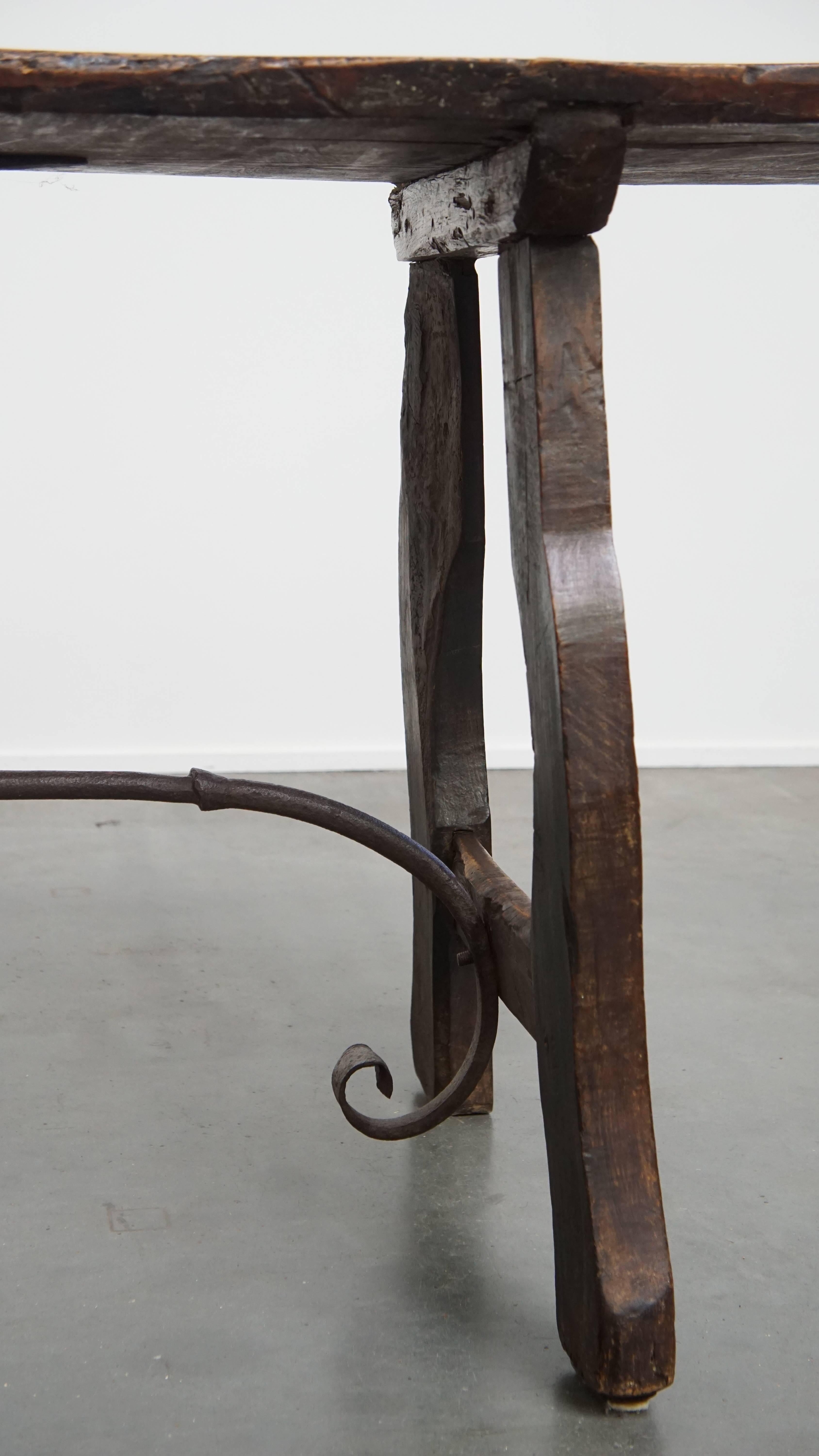 Original 18th-Century Antique Spanish Side Table For Sale 7
