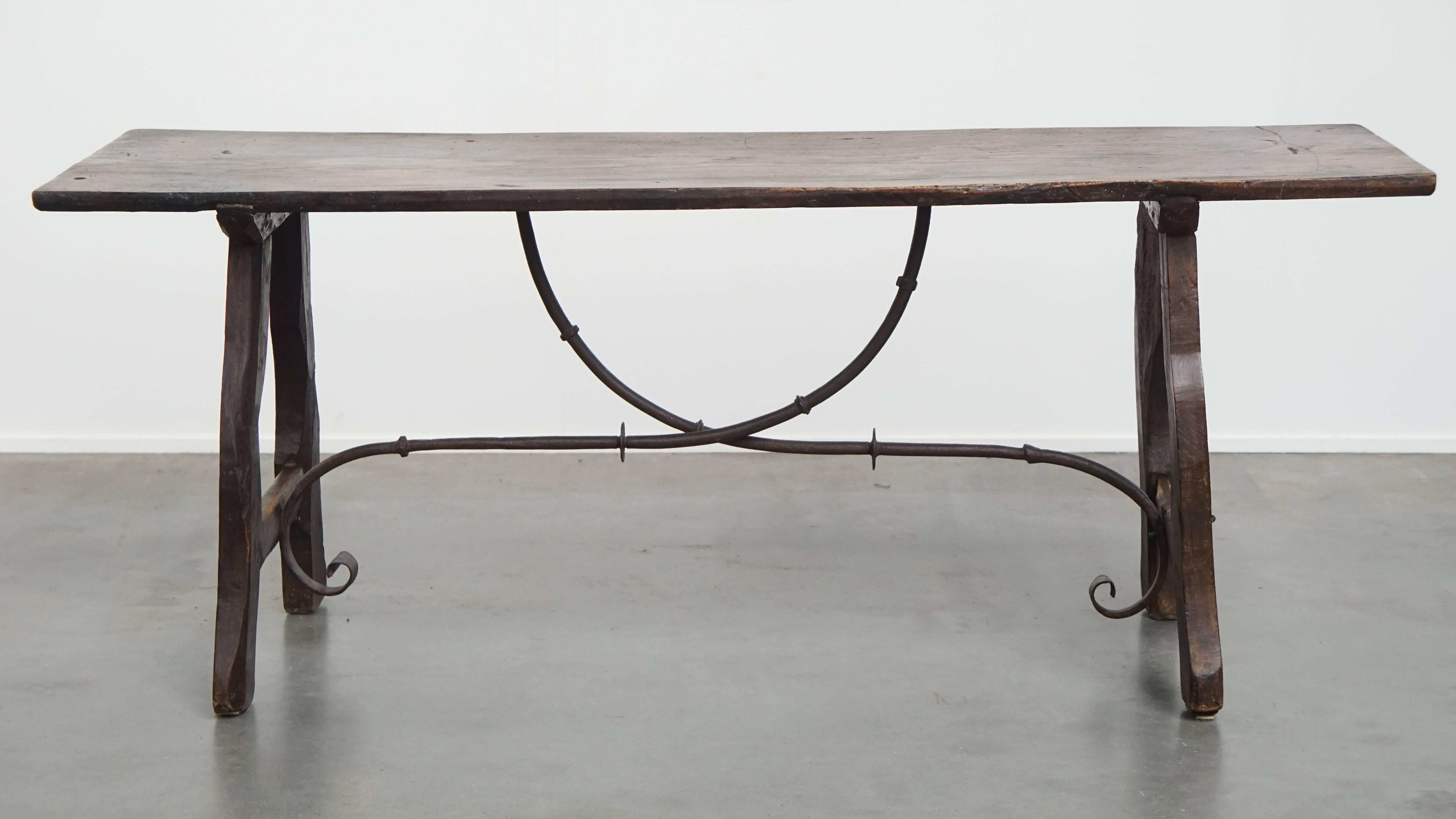 Offered here is this stunning original 18th-century antique Spanish side table with a beautiful patina. 

How fantastic is this original Spanish side table from the 1700s? This unique piece features a solid single-plank wooden top and a forged iron