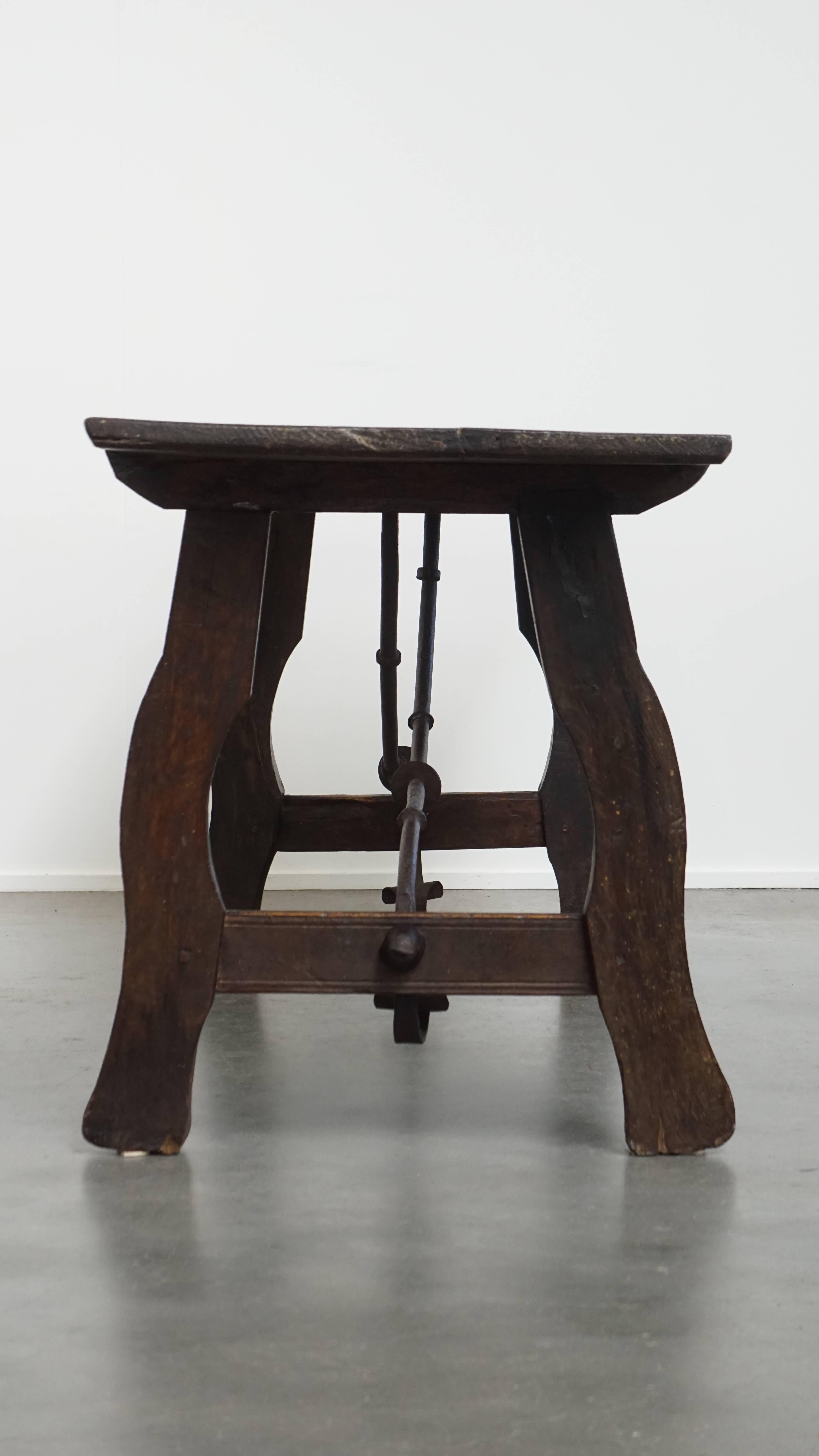 Classical Roman Original 18th-Century Antique Spanish Side Table For Sale