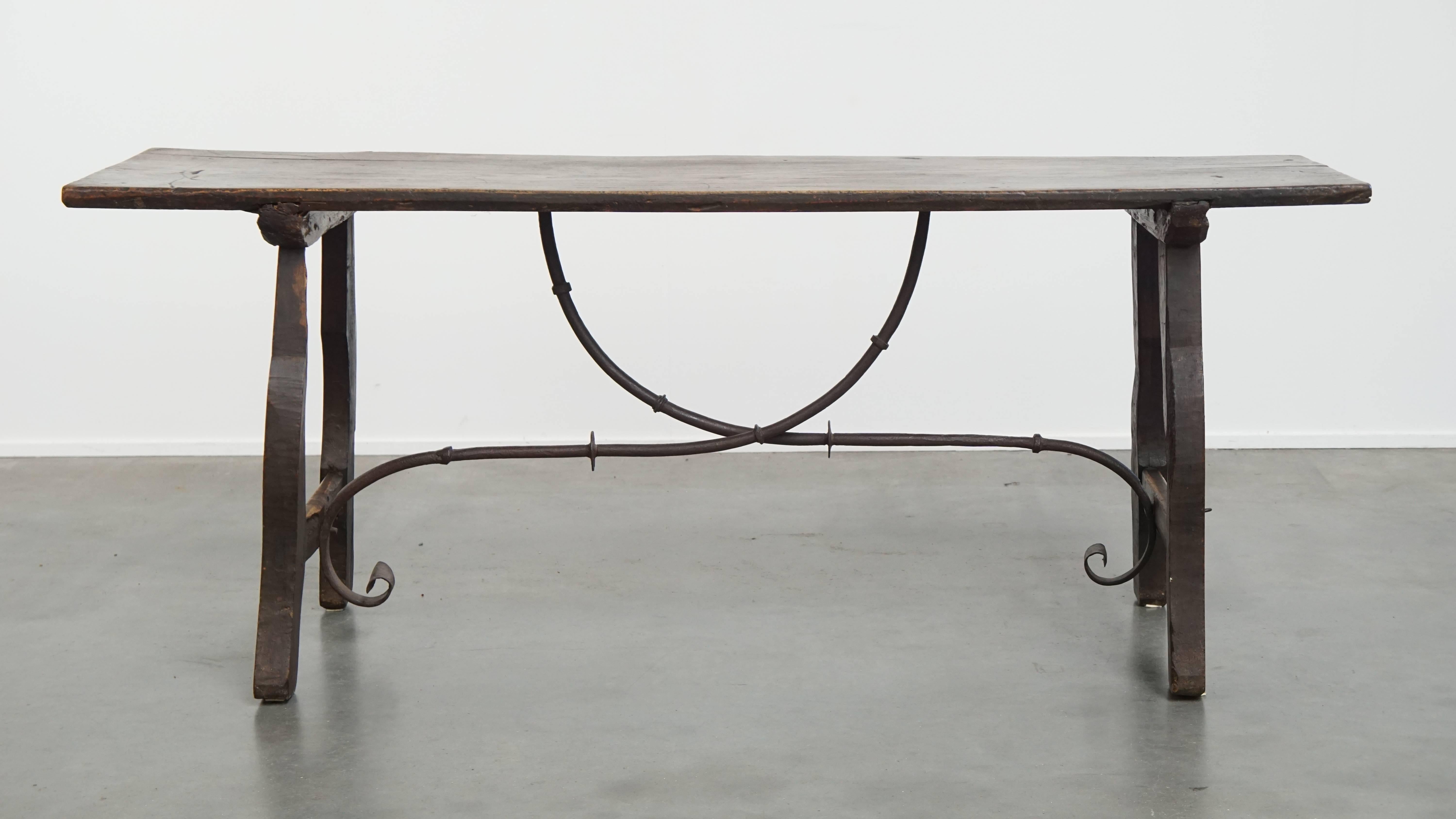 Hand-Crafted Original 18th-Century Antique Spanish Side Table For Sale