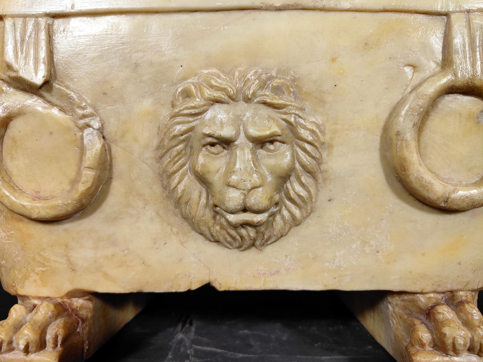 Original 18th Century Roman Marble Lion Bath     For Sale 3