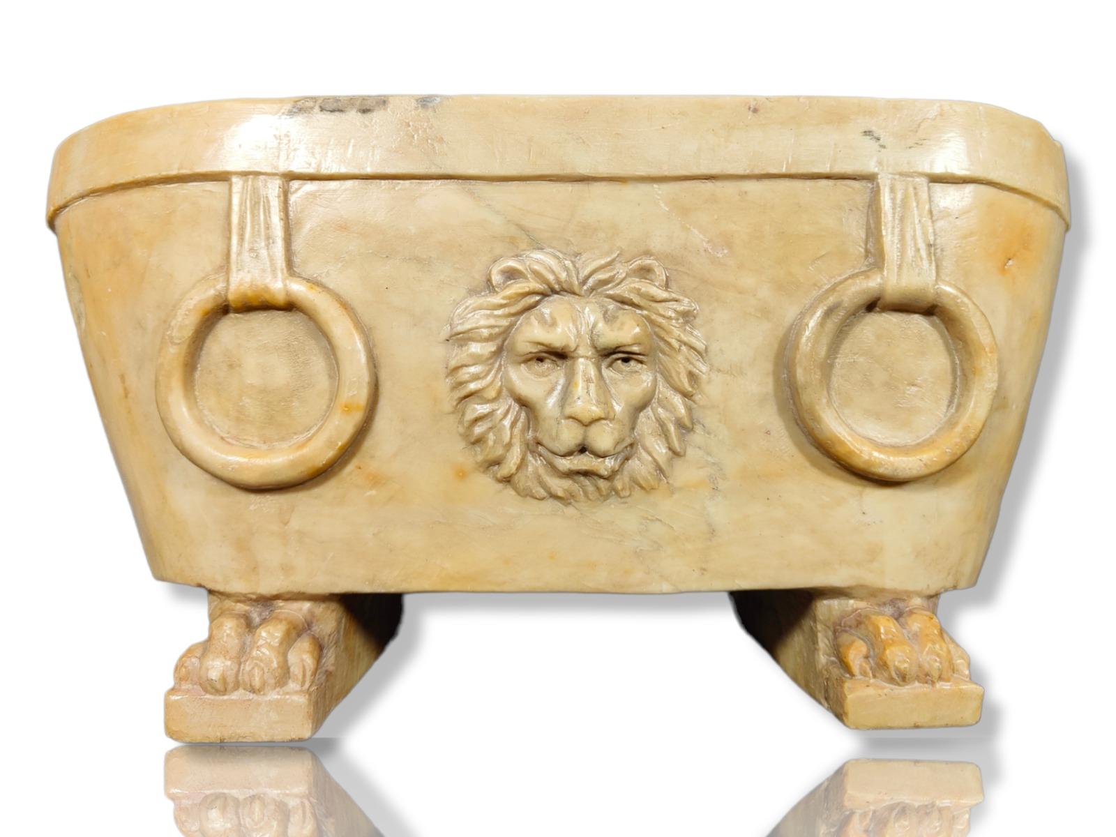 Italian Original 18th Century Roman Marble Lion Bath     For Sale