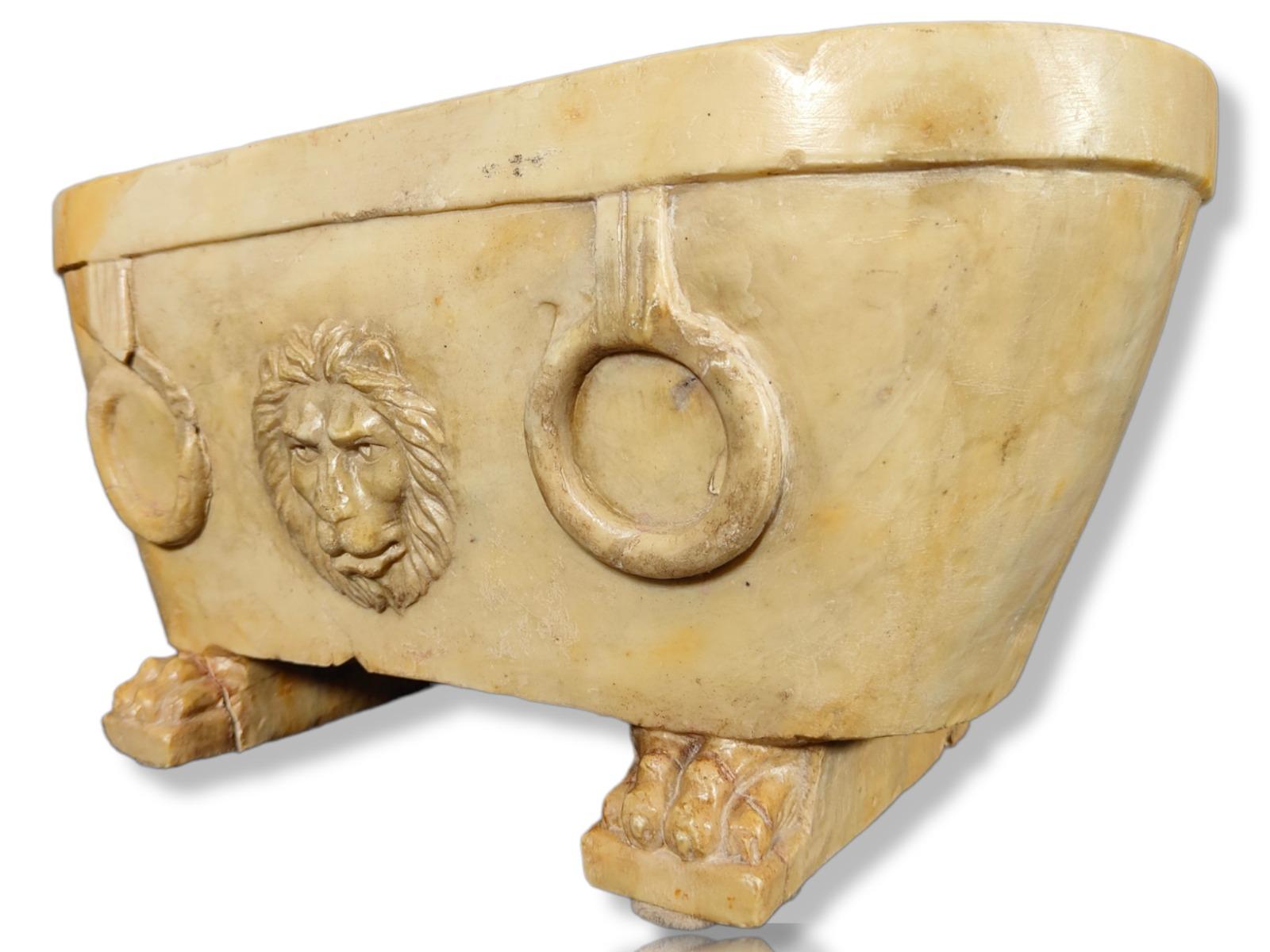 Original 18th Century Roman Marble Lion Bath     For Sale 1