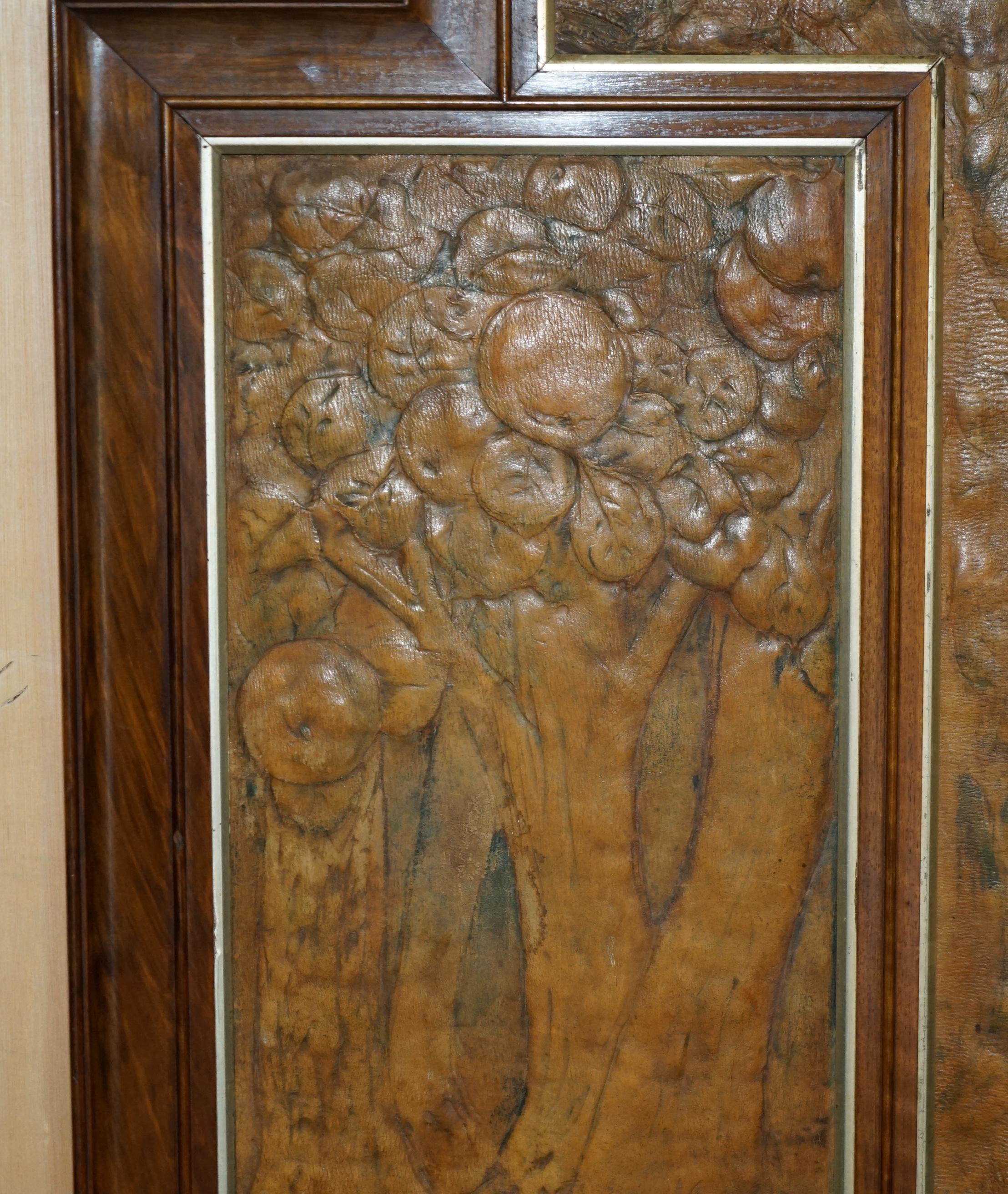 ORiGINAL 1912 ADA NEVILLE-ROLFE LEATHER EMBOSSED ART NOUVEAU HARDWOOD WALL PANEL (Edwardian) im Angebot