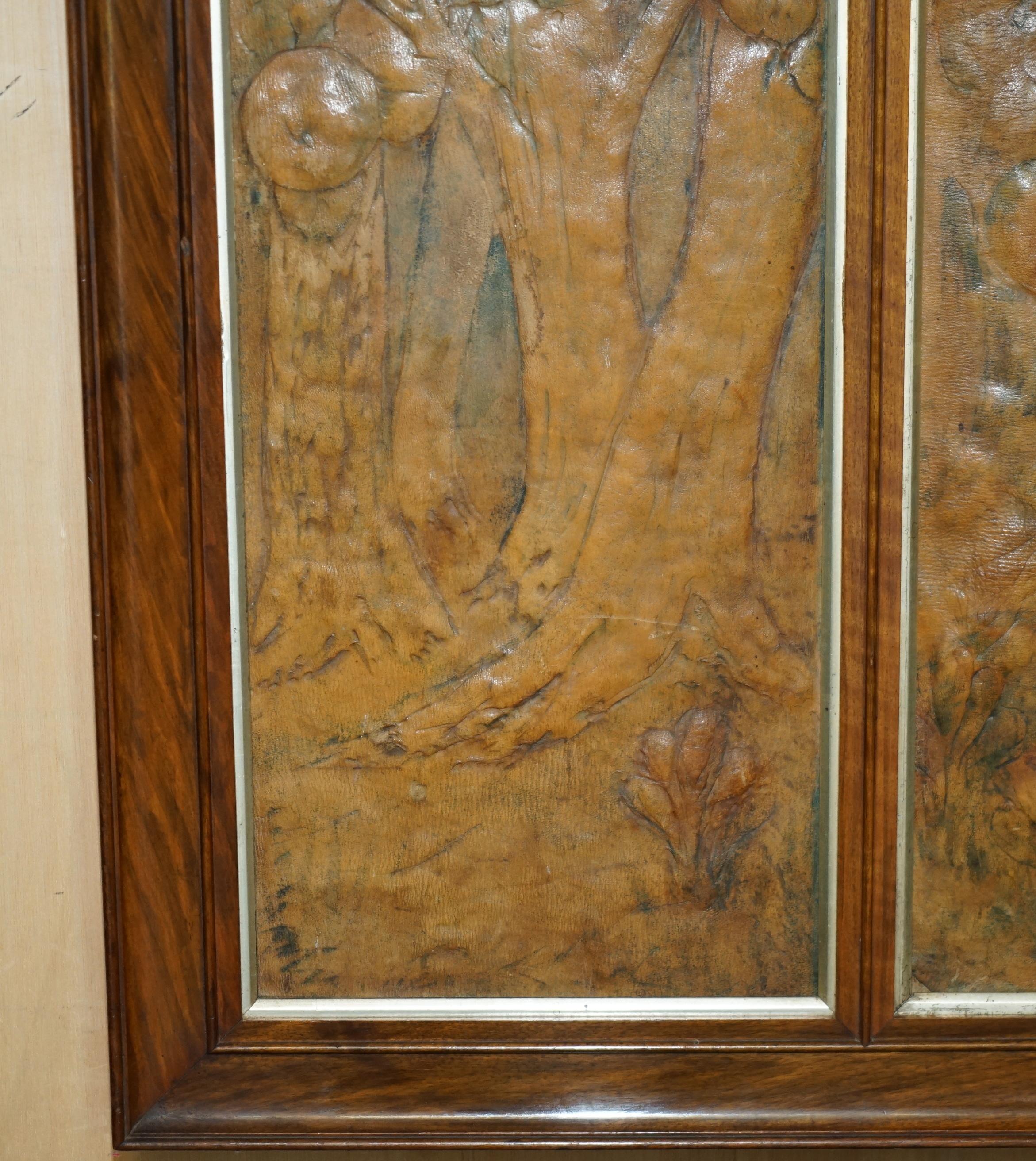 ORiGINAL 1912 ADA NEVILLE-ROLFE LEATHER EMBOSSED ART NOUVEAU HARDWOOD WALL PANEL (Englisch) im Angebot
