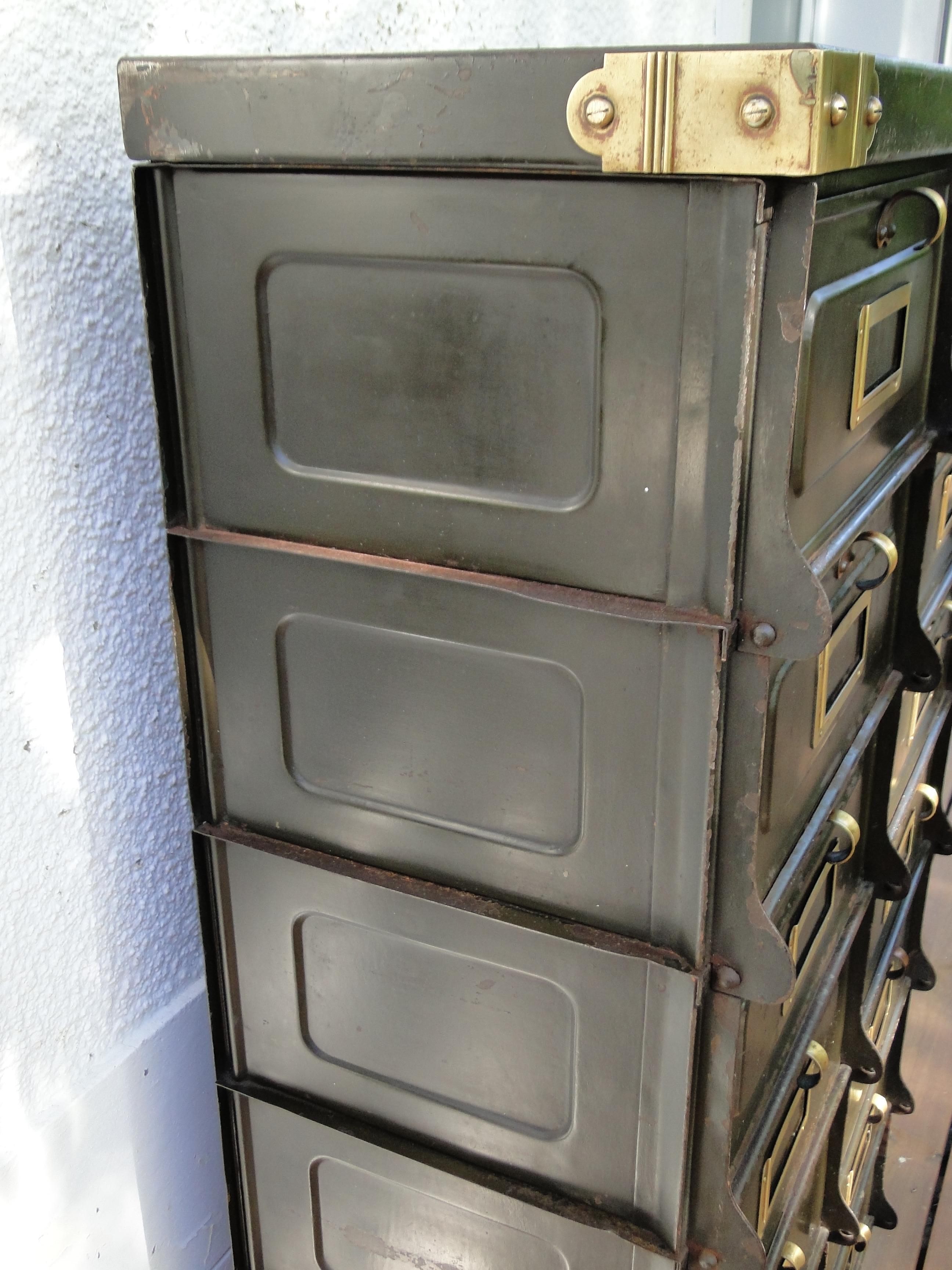Originale del 1920  Strafor 14 Flaps   Armadio a cassetti Credenza in vendita 3