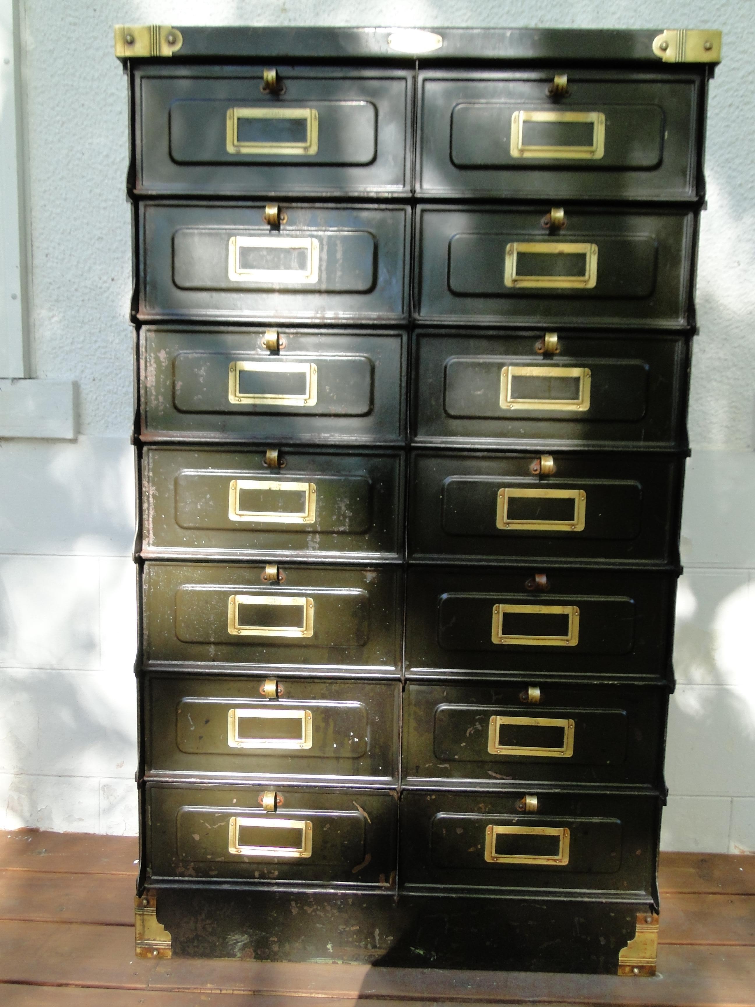 Industriale Originale del 1920  Strafor 14 Flaps   Armadio a cassetti Credenza in vendita