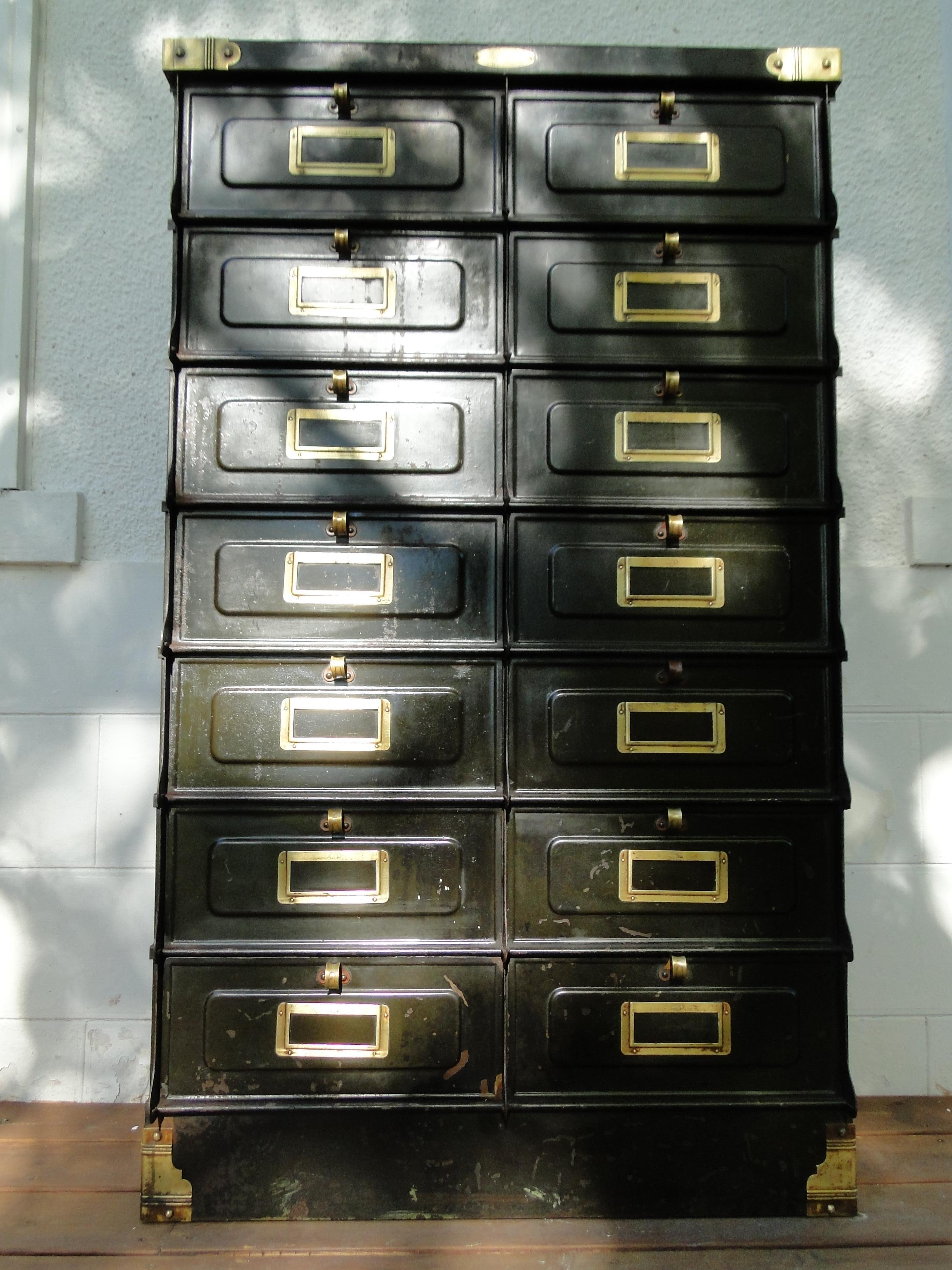 Francese Originale del 1920  Strafor 14 Flaps   Armadio a cassetti Credenza in vendita