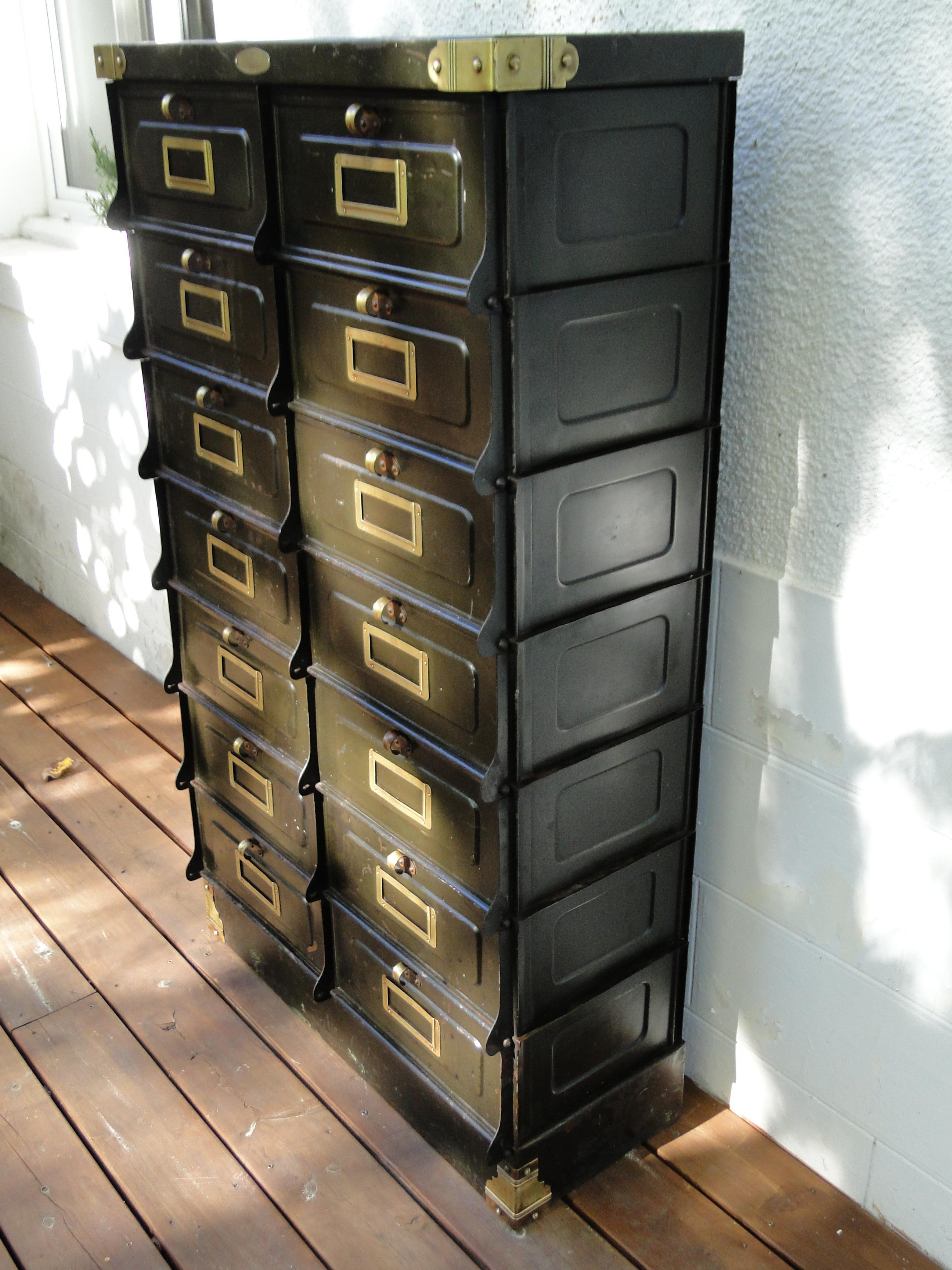 Metallo Originale del 1920  Strafor 14 Flaps   Armadio a cassetti Credenza in vendita