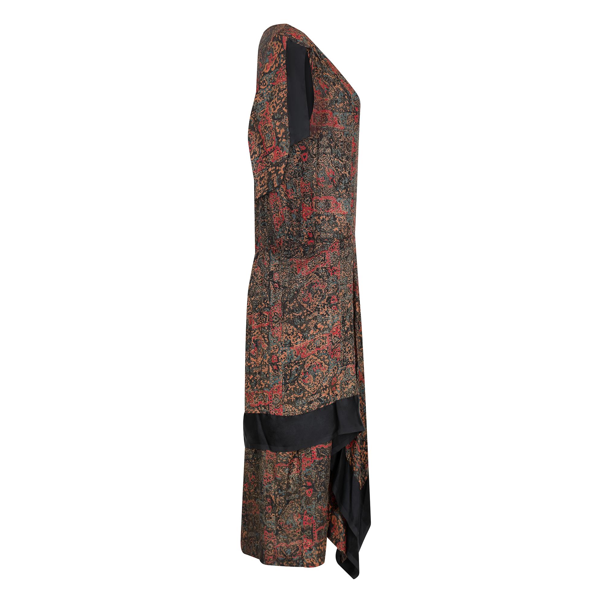 Extraordinary and original 1920s unlabeled couture lame flapper dress. This dress has a beautiful simplicity of line juxtaposed with a detailed baroque pattern woven into the lightweight silk lame fabric. The colour elements are warm tones of red,