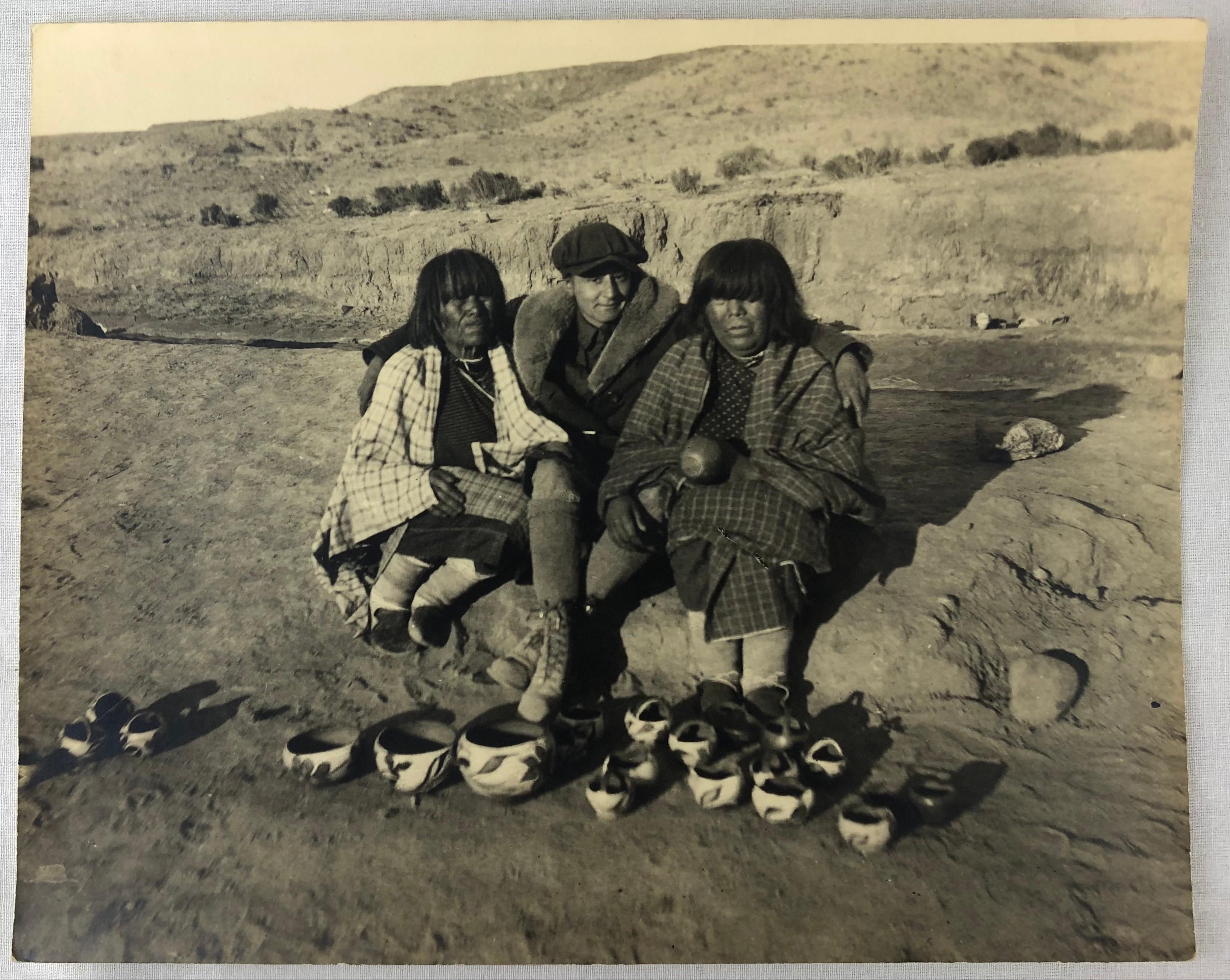 Historical B/W Photograph of Native American Navajo Pottery Makers  For Sale 4