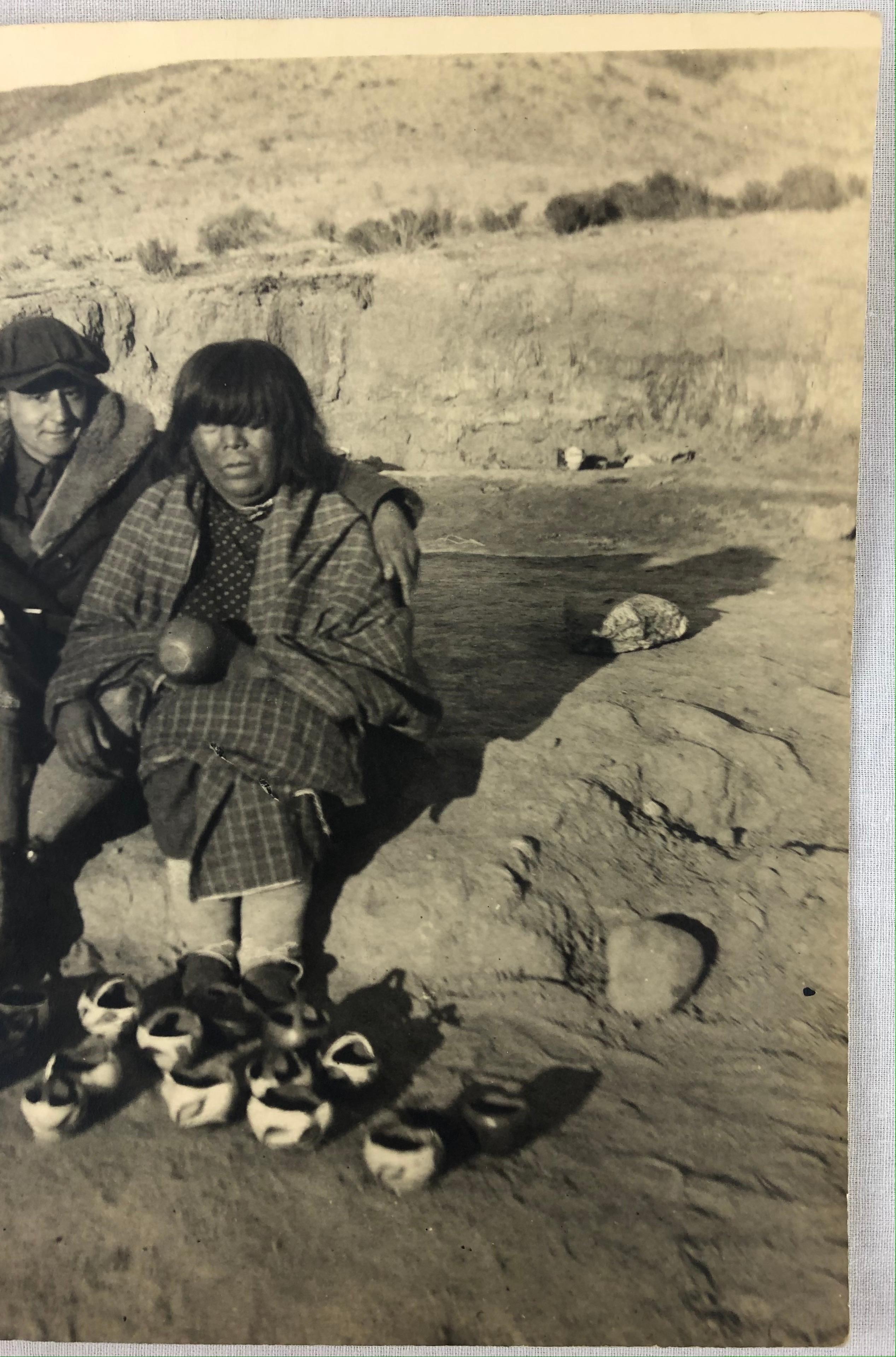 Historische B/W-Fotografie der amerikanischen Navajo-Keramikhersteller  im Angebot 3