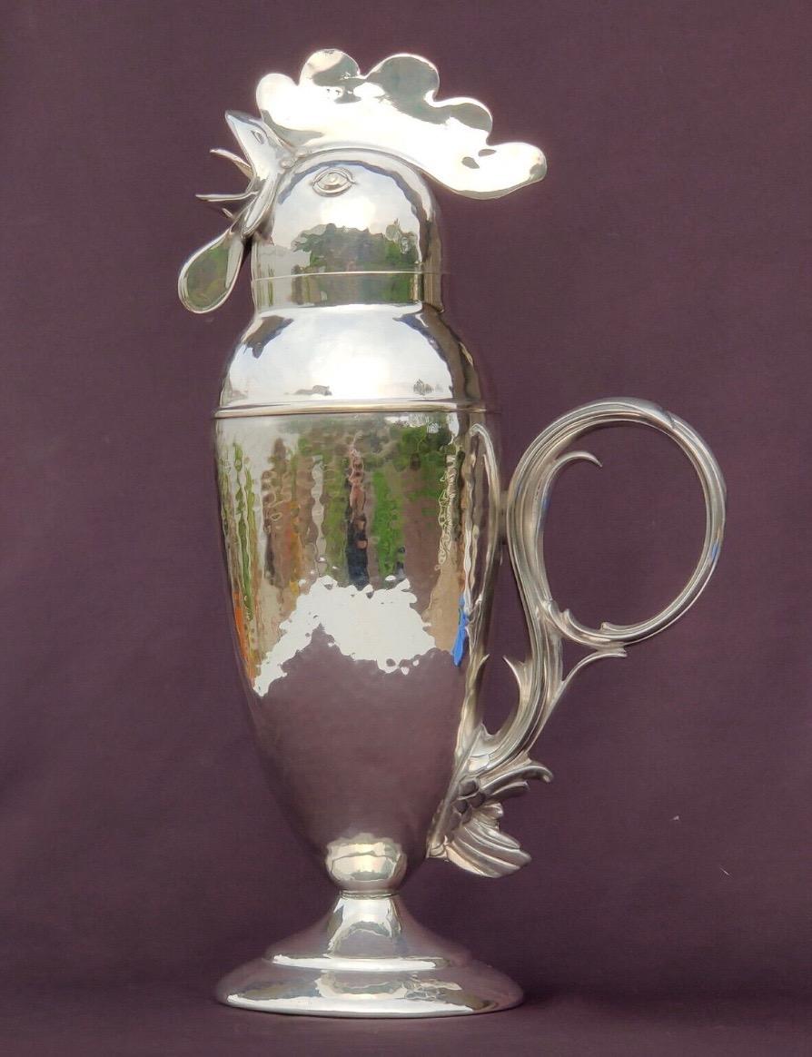 Original 1928 antique Wallace Brothers silver plated rooster cocktail shaker. A rare Art Deco model that has been sold at auction for upwards of $10,000. This high value can be attributed to the rarity of the piece, as well as its exceptional