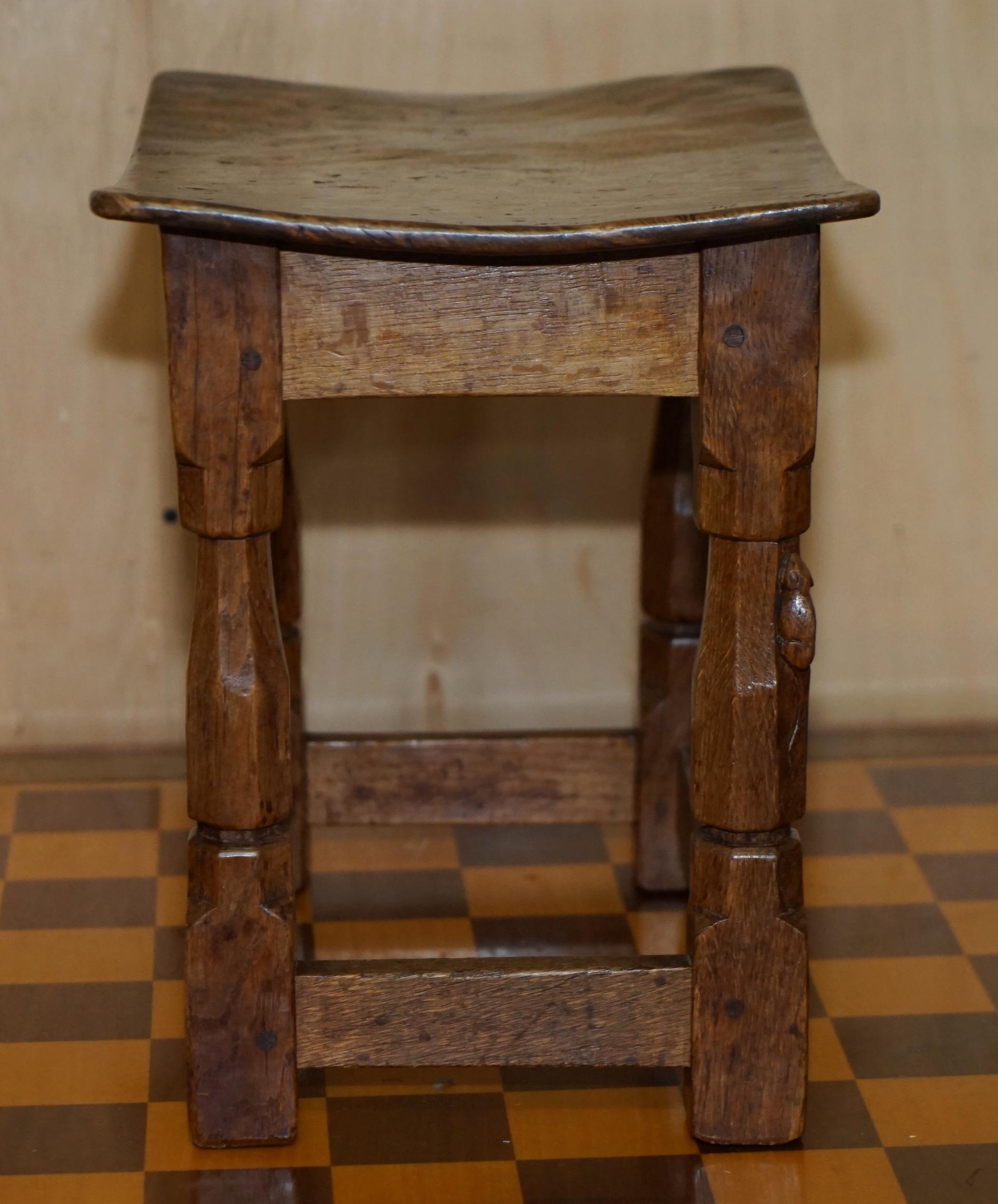ORIGINAL 1930er BURR OAK ROBERT MOUSEMAN THOMPSON STOOL MIT PERIOD CURVED TOP im Angebot 7