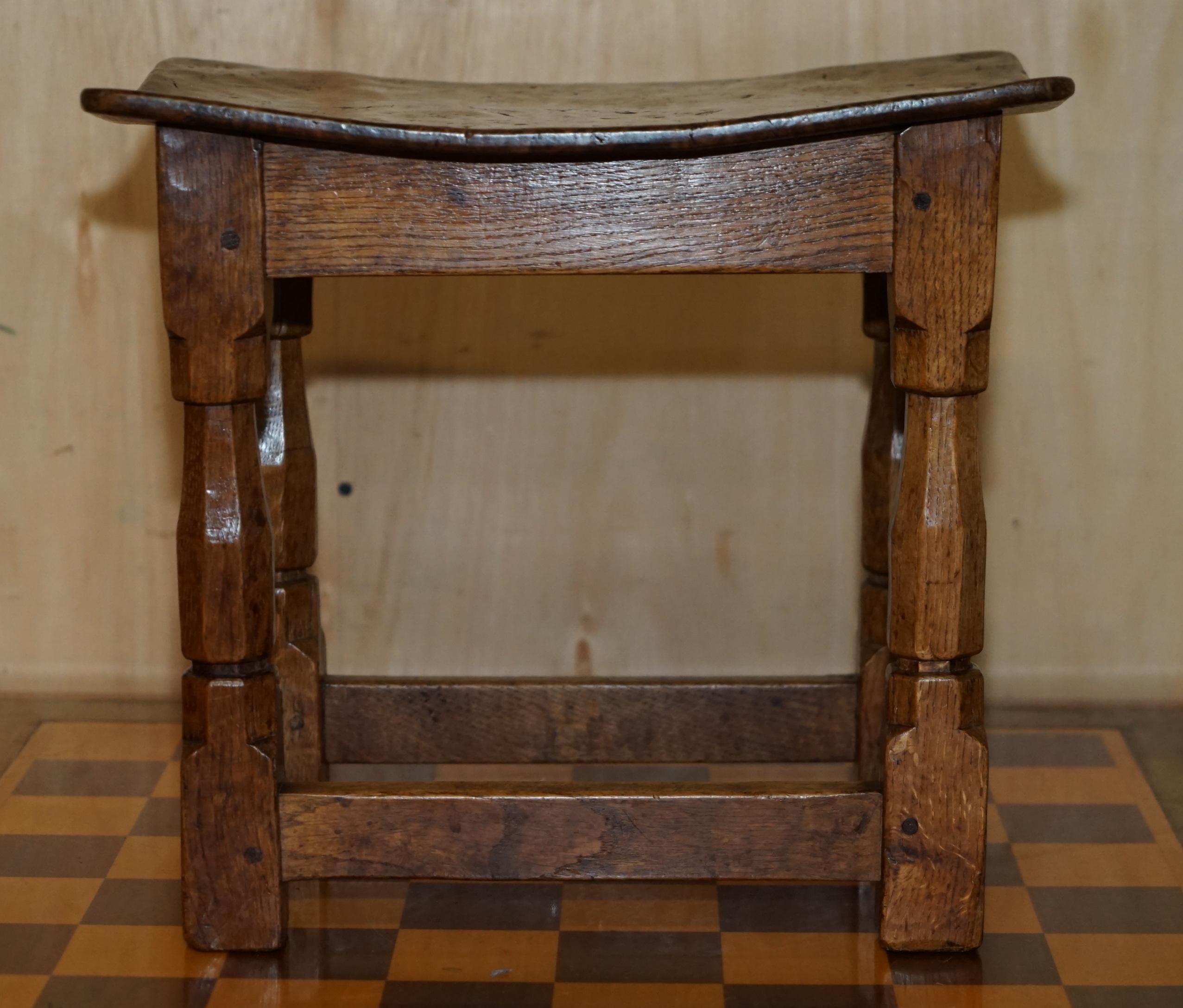 ORIGINAL 1930er BURR OAK ROBERT MOUSEMAN THOMPSON STOOL MIT PERIOD CURVED TOP im Angebot 8