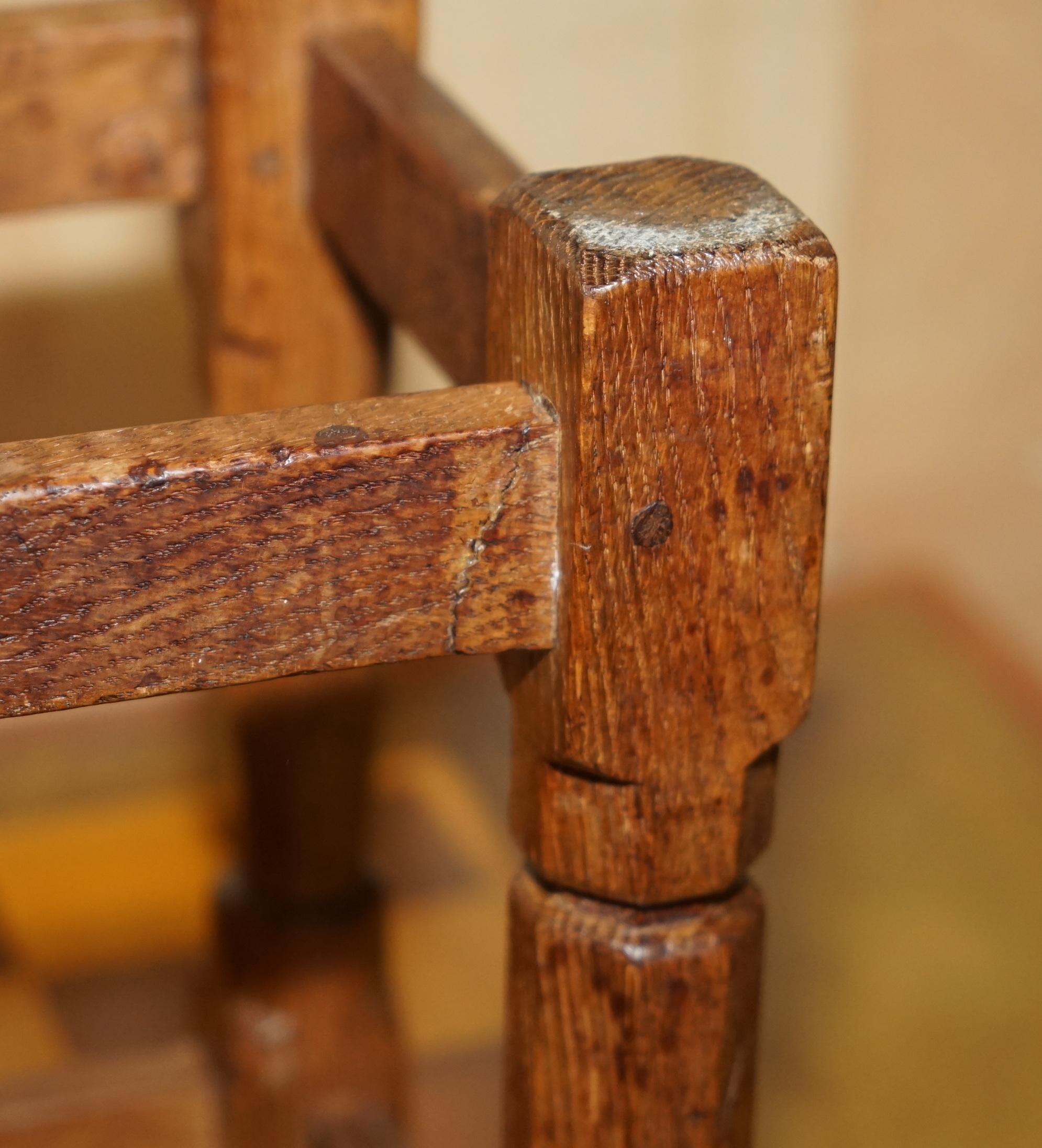 ORIGINAL 1930er BURR OAK ROBERT MOUSEMAN THOMPSON STOOL MIT PERIOD CURVED TOP im Angebot 11