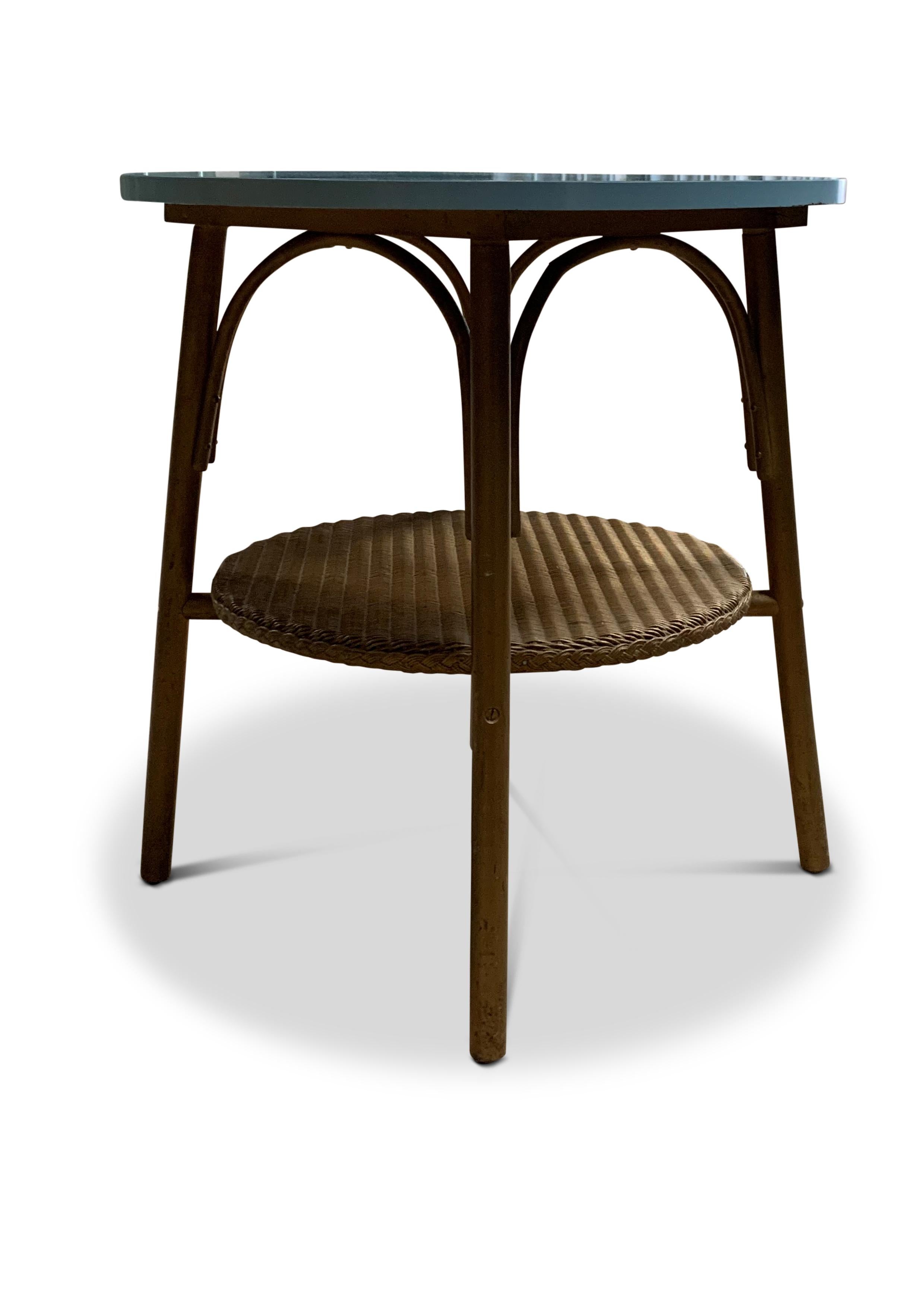 Table d'appoint circulaire Lloyd Loom bleu pâle « Luxe » des années 1930 Bon état - En vente à Reading, Berkshire