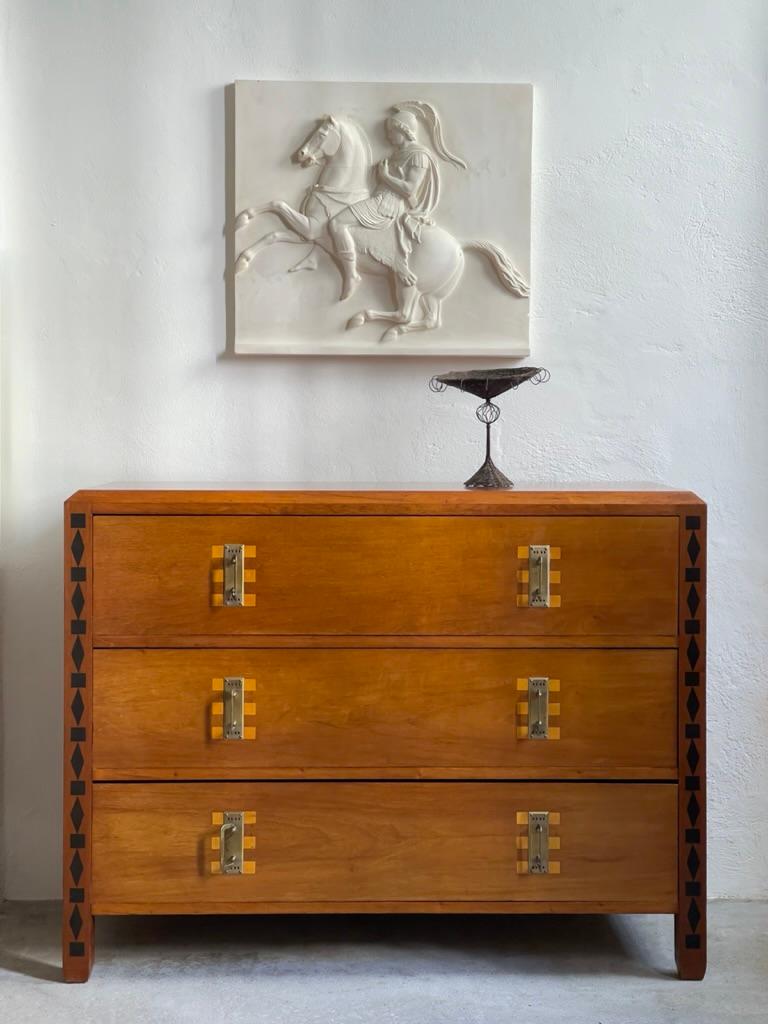 This very rare and elegant 1930s Scandinavian dresser exemplifies the exceptional craftsmanship and refined aesthetic of master cabinetmakers from the early 20th century. With its clean, geometric lines and intricate intarsia work, this piece