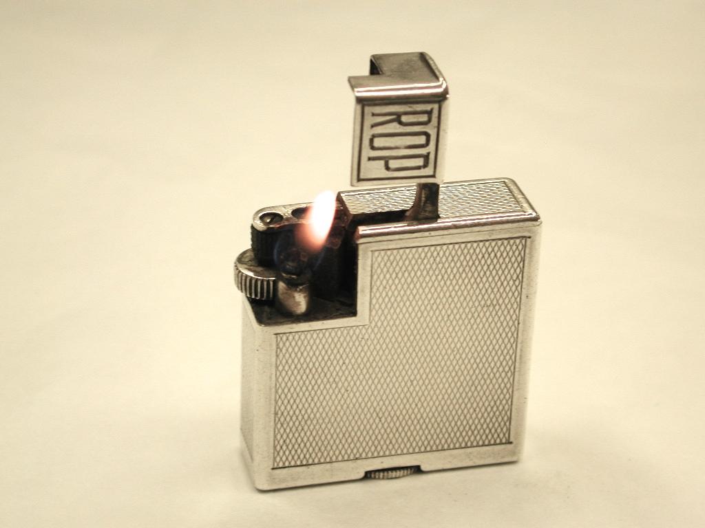 Original 1930s Silver Plated Dunhill Cigarette Lighter, Made in Switzerland In Good Condition In London, GB