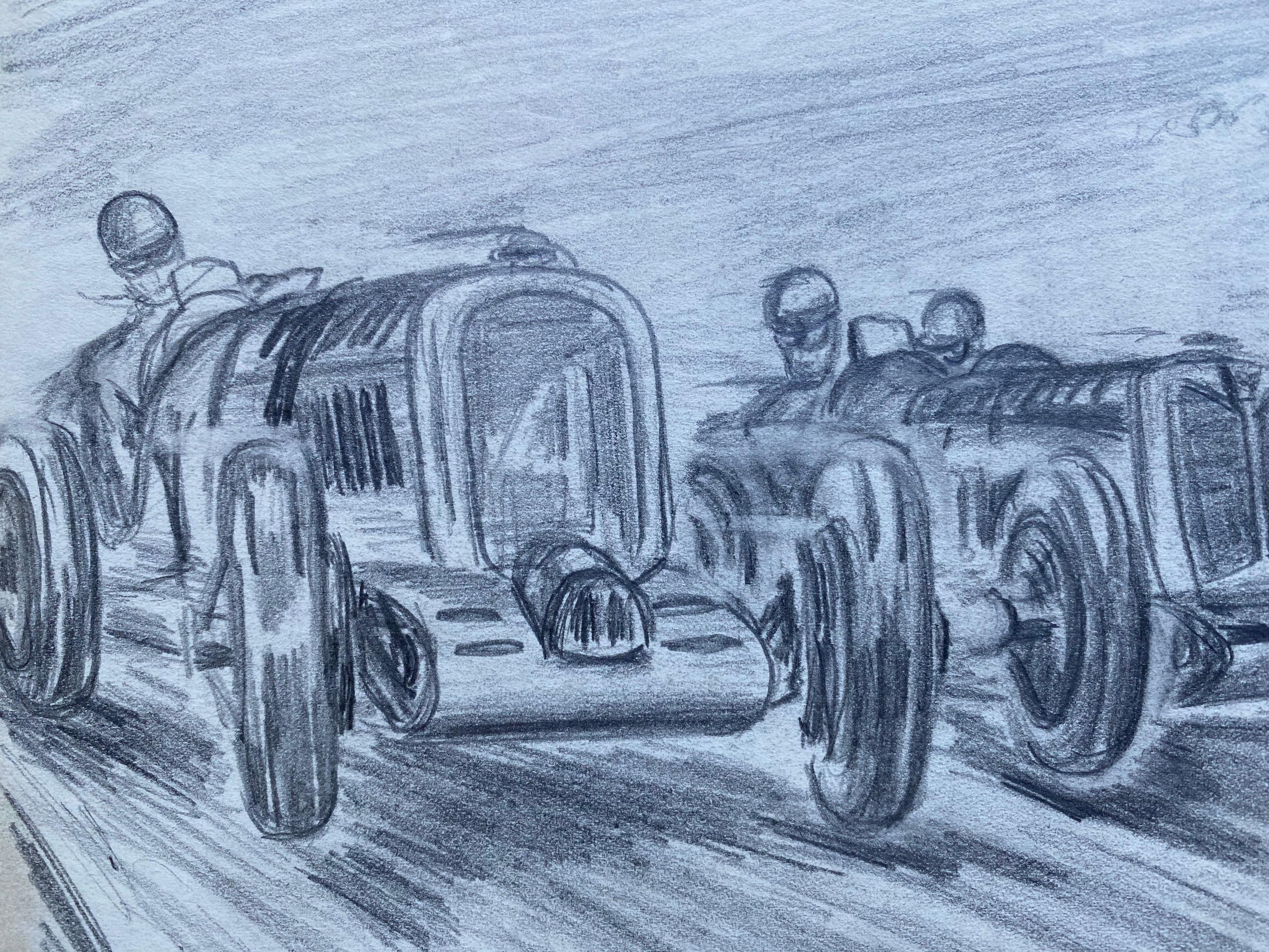 Merveilleux dessin original au crayon représentant une scène de course de voitures automobiles vintage des années 1930. 

Le dessin est réalisé par « K. B. White », un illustrateur et artiste automobile britannique qui travaillait dans les années