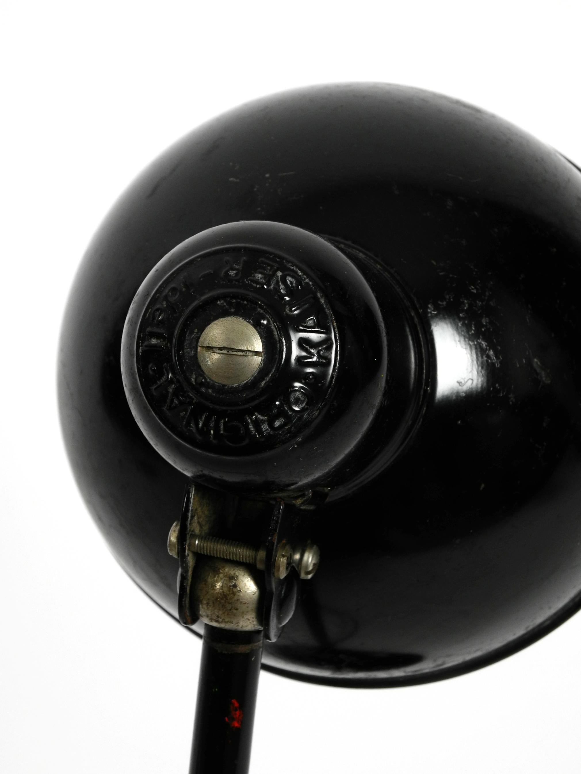 Lampe de bureau Kaiser Idell noire originale des années 1940, modèle 6551 en vente 3