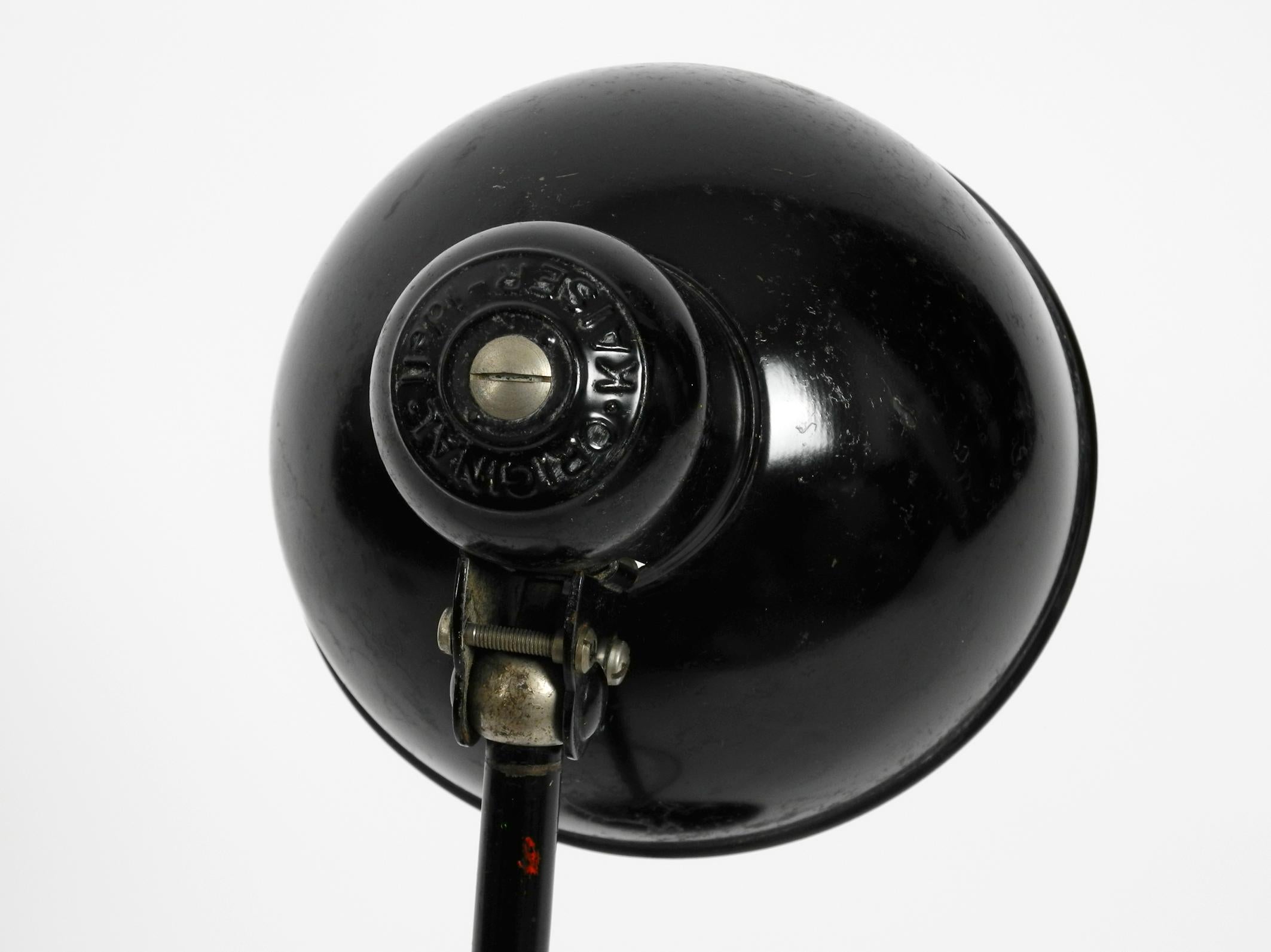 Métal Lampe de bureau Kaiser Idell noire originale des années 1940, modèle 6551 en vente