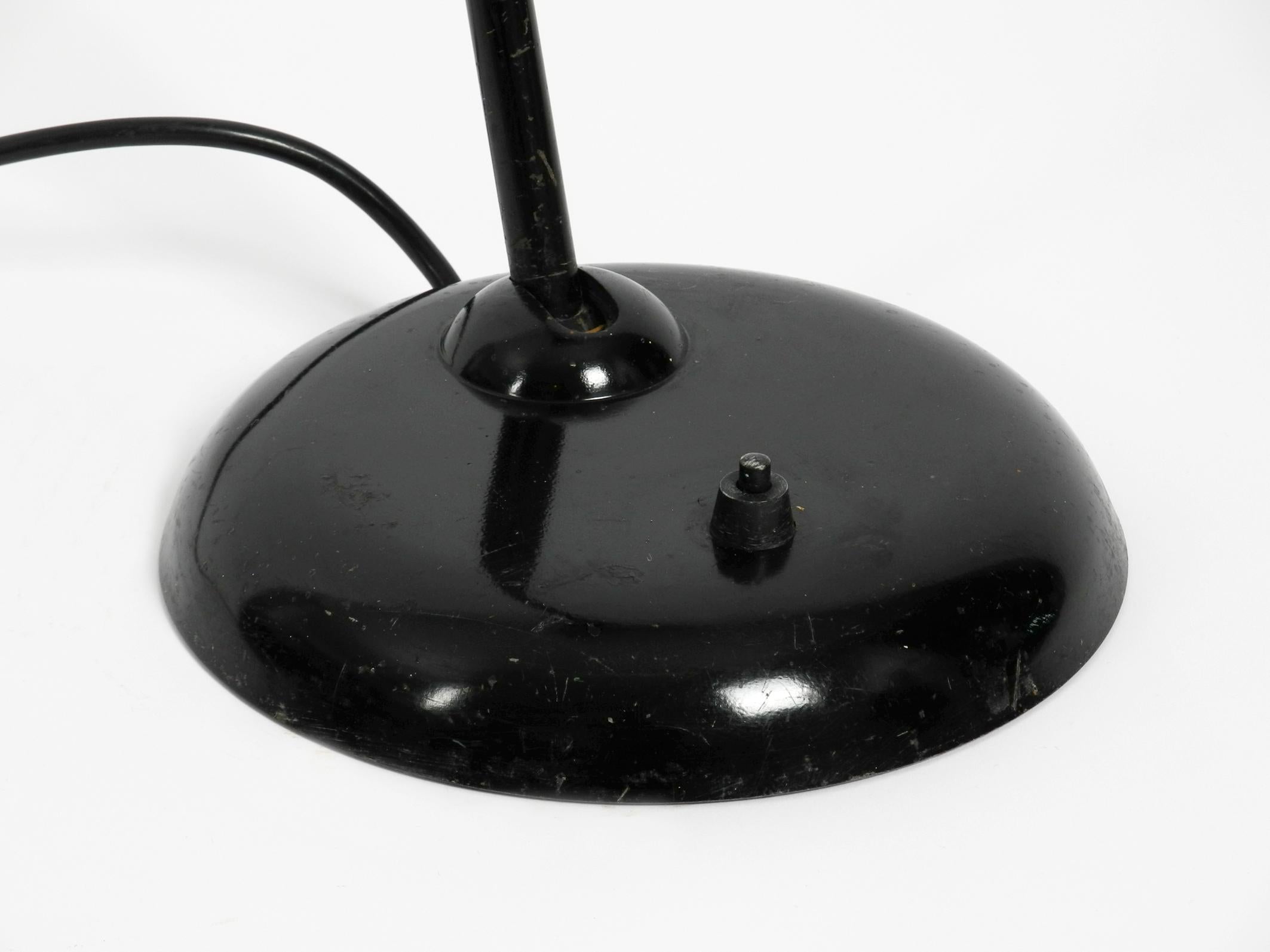 Lampe de bureau Kaiser Idell noire originale des années 1940, modèle 6551 en vente 1