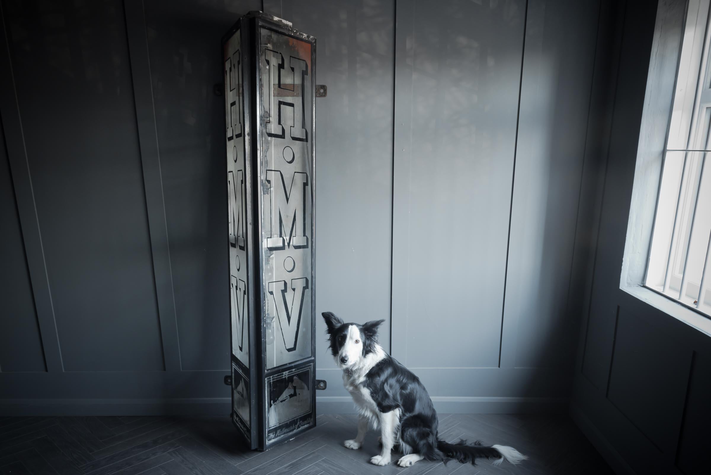 Insegna luminosa originale degli anni '40 del negozio HMV  Recuperato da un negozio di Oxford Street in vendita 7