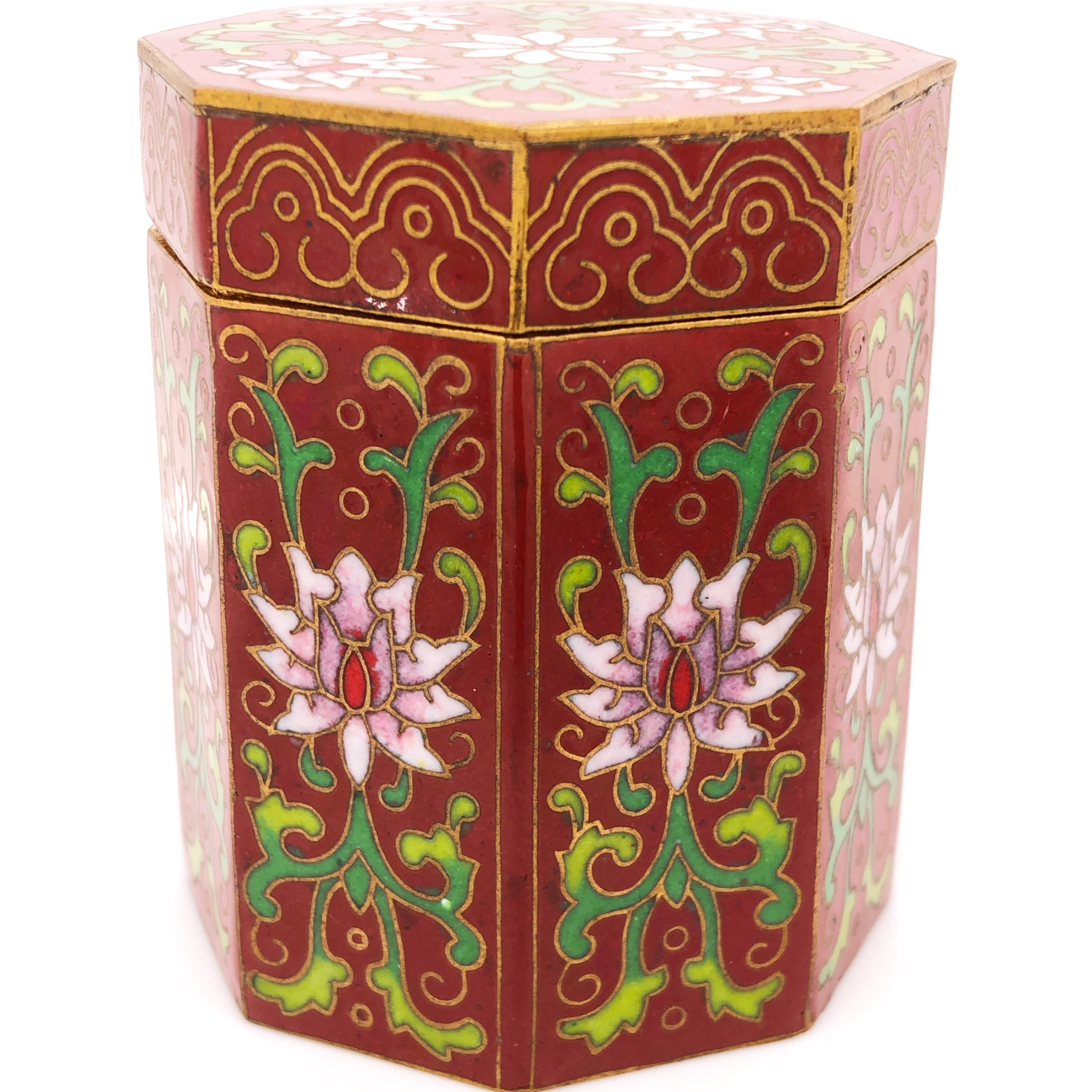 Circa 1949 Gu Yi Zhai Beijing Cloisonné Boxes Collection In Excellent Condition For Sale In Valenza, IT
