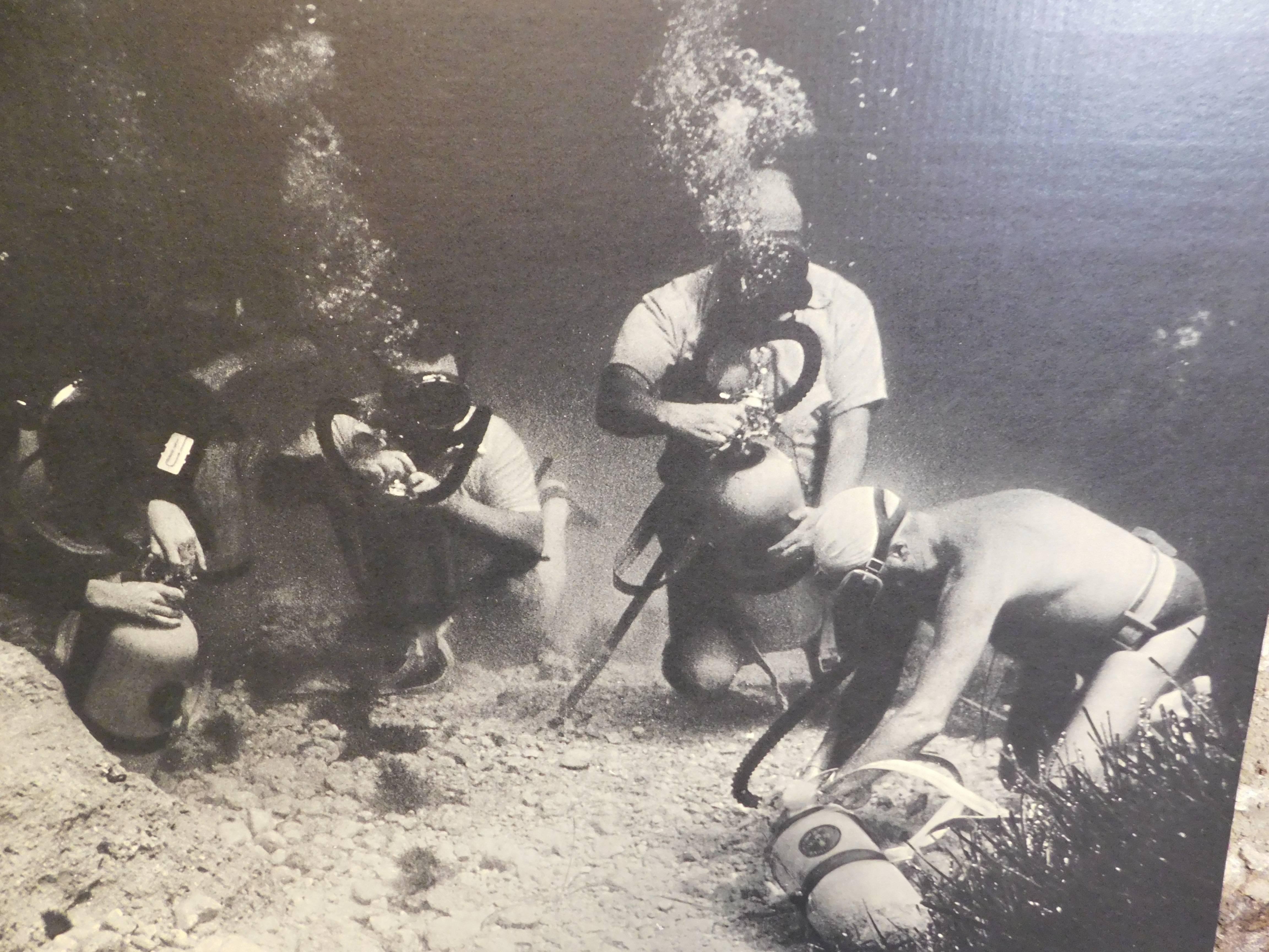 Milieu du XXe siècle Affiche originale des années 1950 Aqua-Lung U.S. Divers Company, Scuba Diving Poster en vente