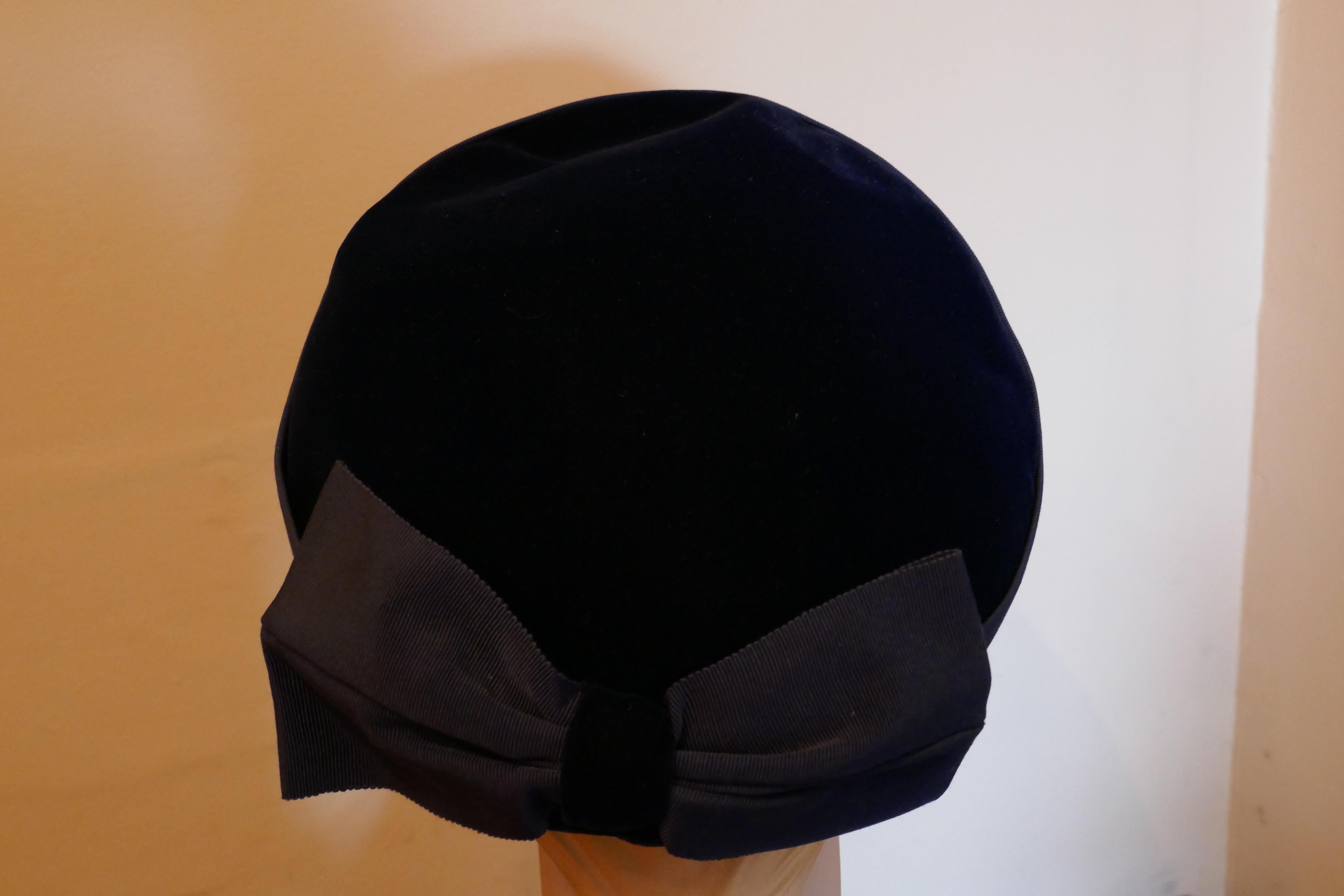 Original 1950s Deep Blue Plush Velvet Pill Box Hat In Good Condition In Chillerton, Isle of Wight