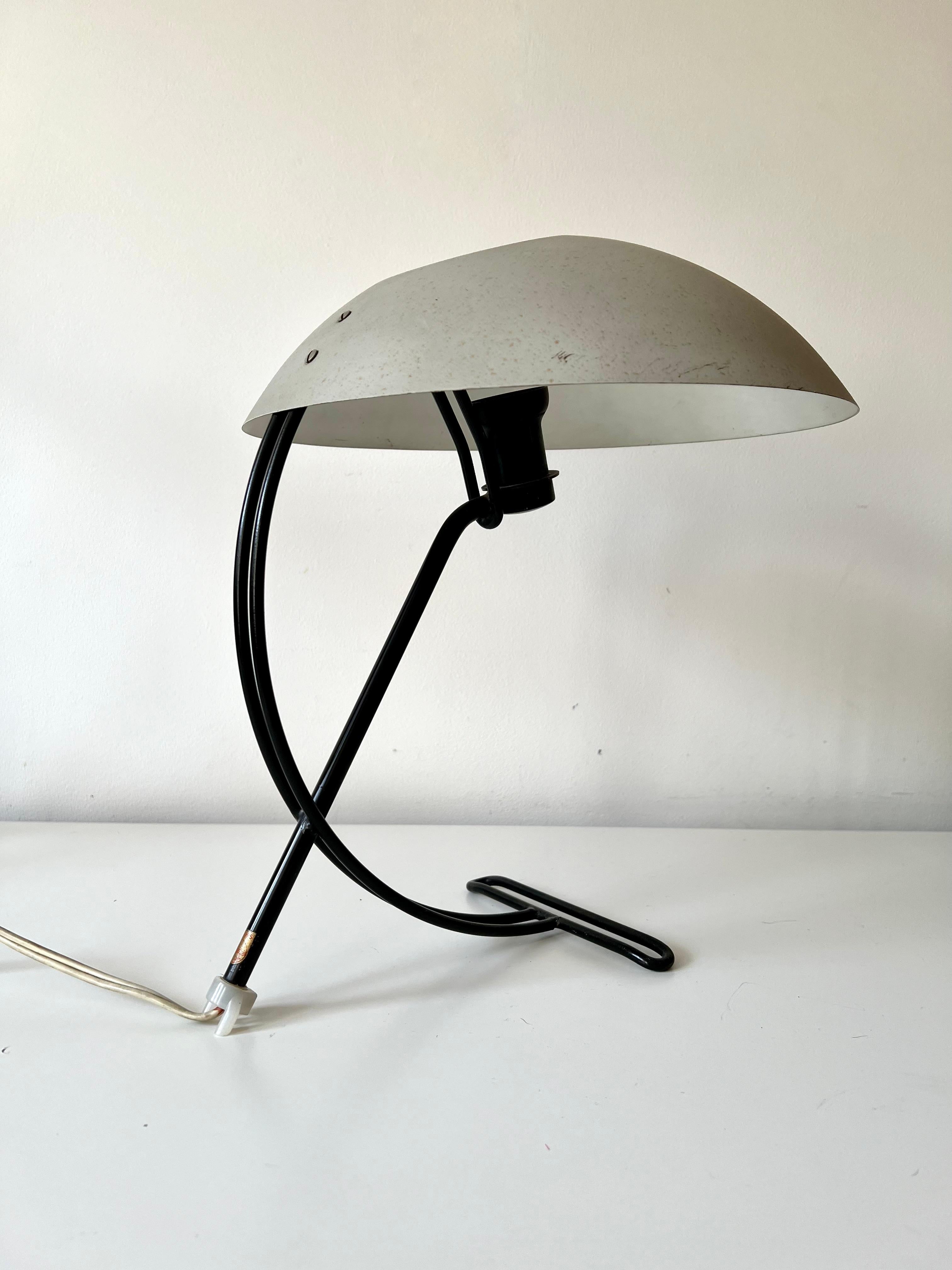 Original 1950s edition NB100 table lamp by Louis Kalff for Philips For Sale 4
