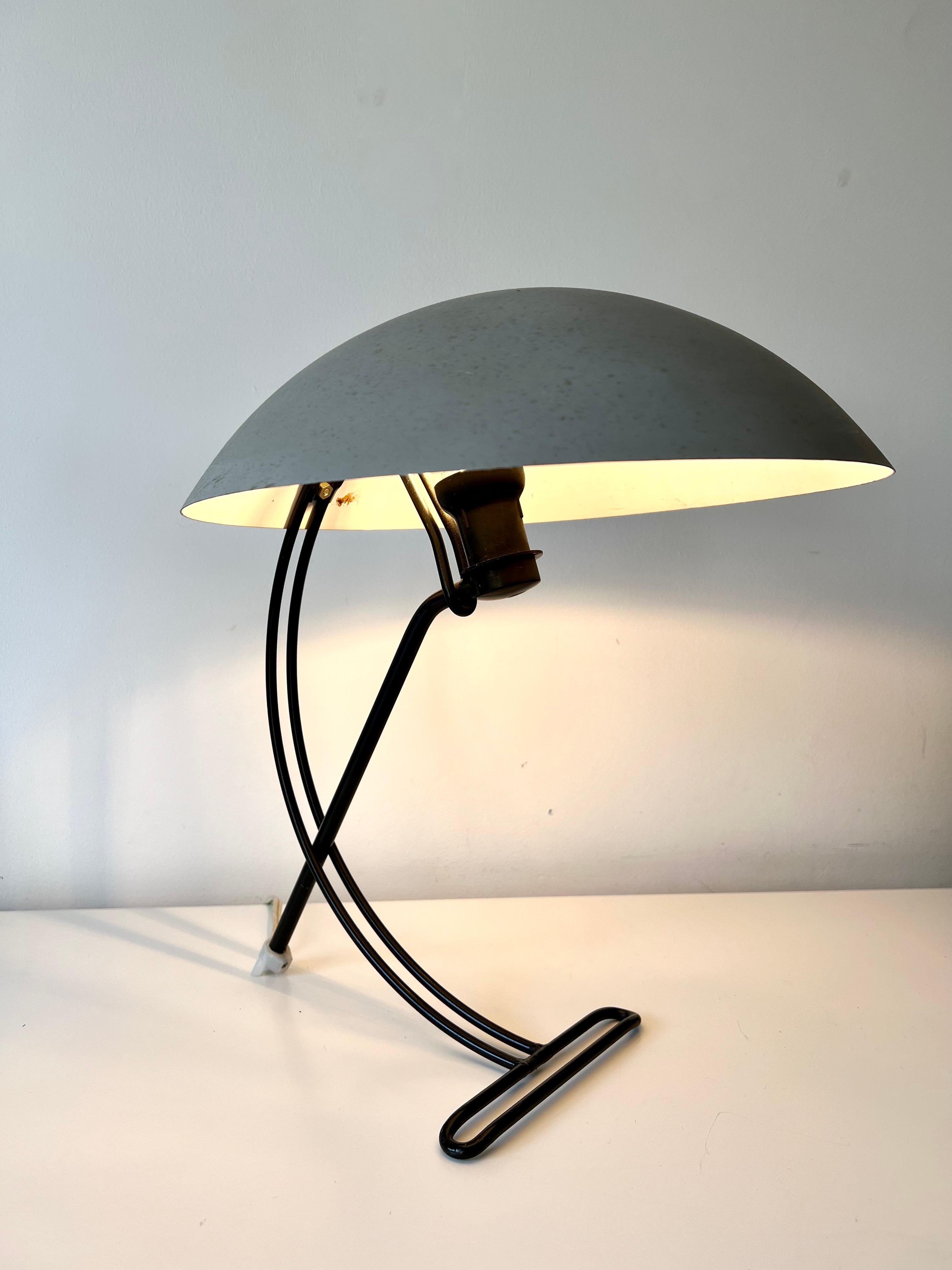 1950s table lamp by Louis Kalff for Philips, model NB100

This is the rare original, not the later re-issue.

Black painted base with light grey/blue splatter paint effect shade. Philips logo to the base. 

In good original condition, no restoration