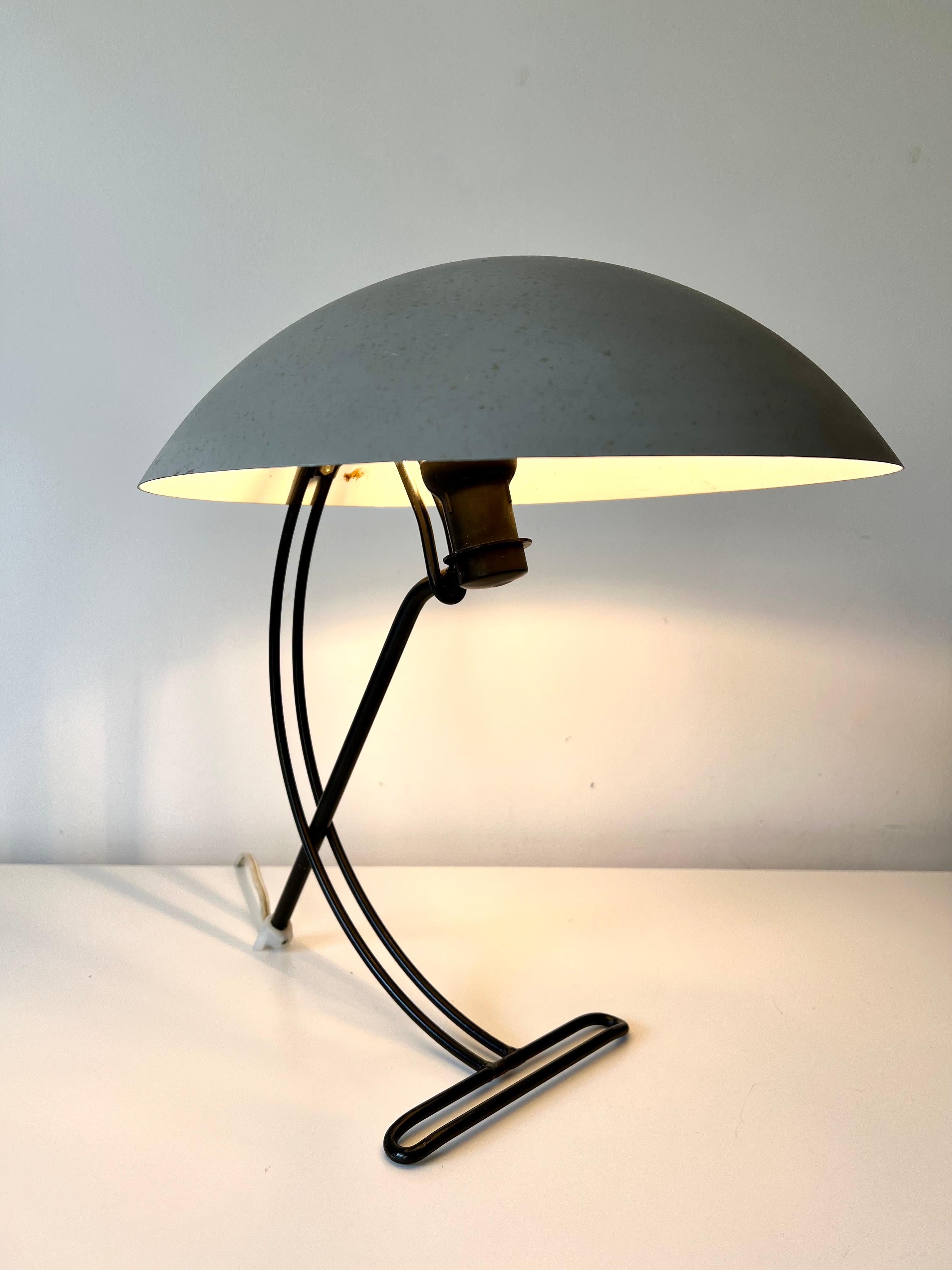 Original 1950s edition NB100 table lamp by Louis Kalff for Philips In Good Condition For Sale In Bristol, GB