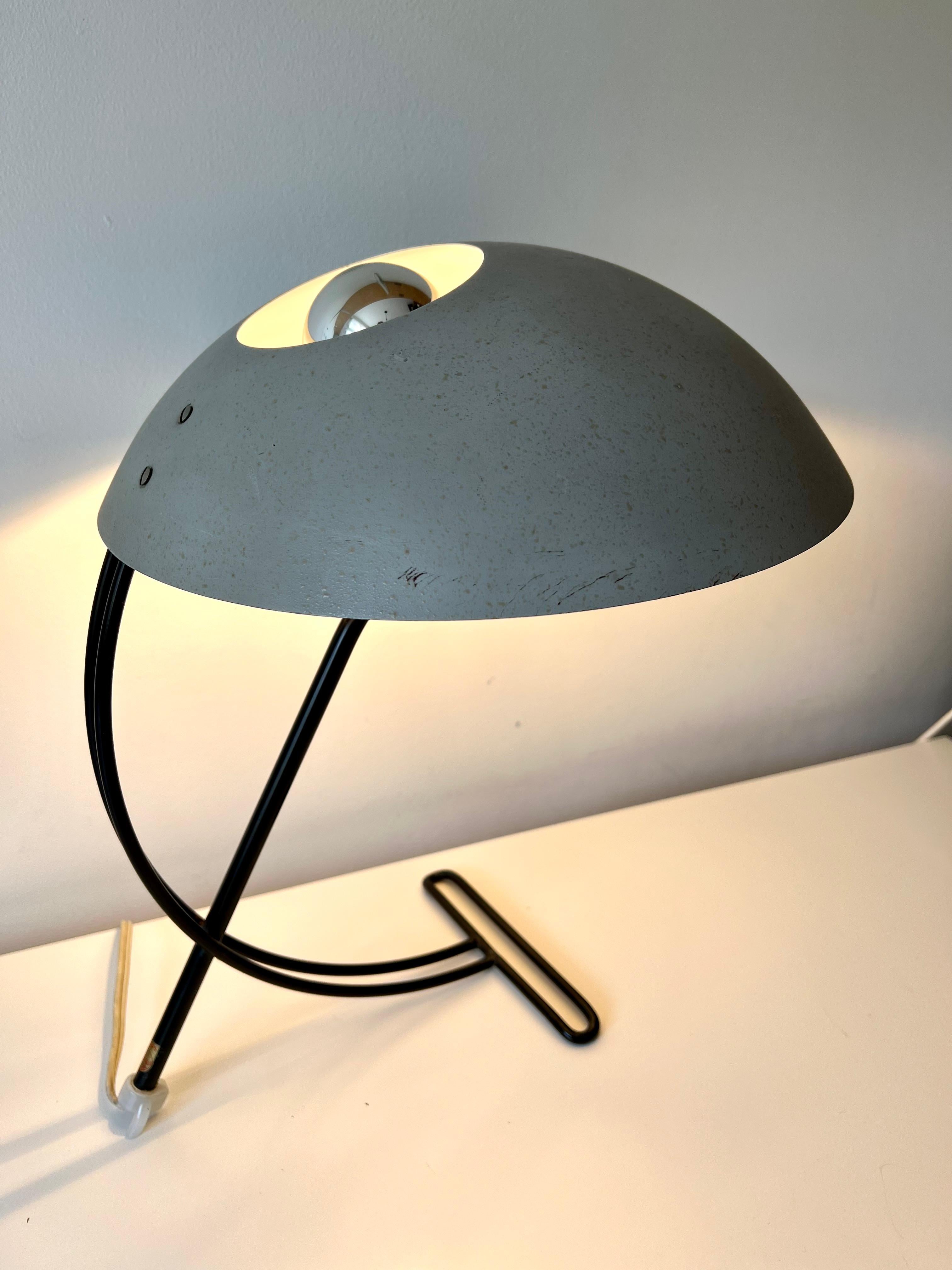 20th Century Original 1950s edition NB100 table lamp by Louis Kalff for Philips For Sale