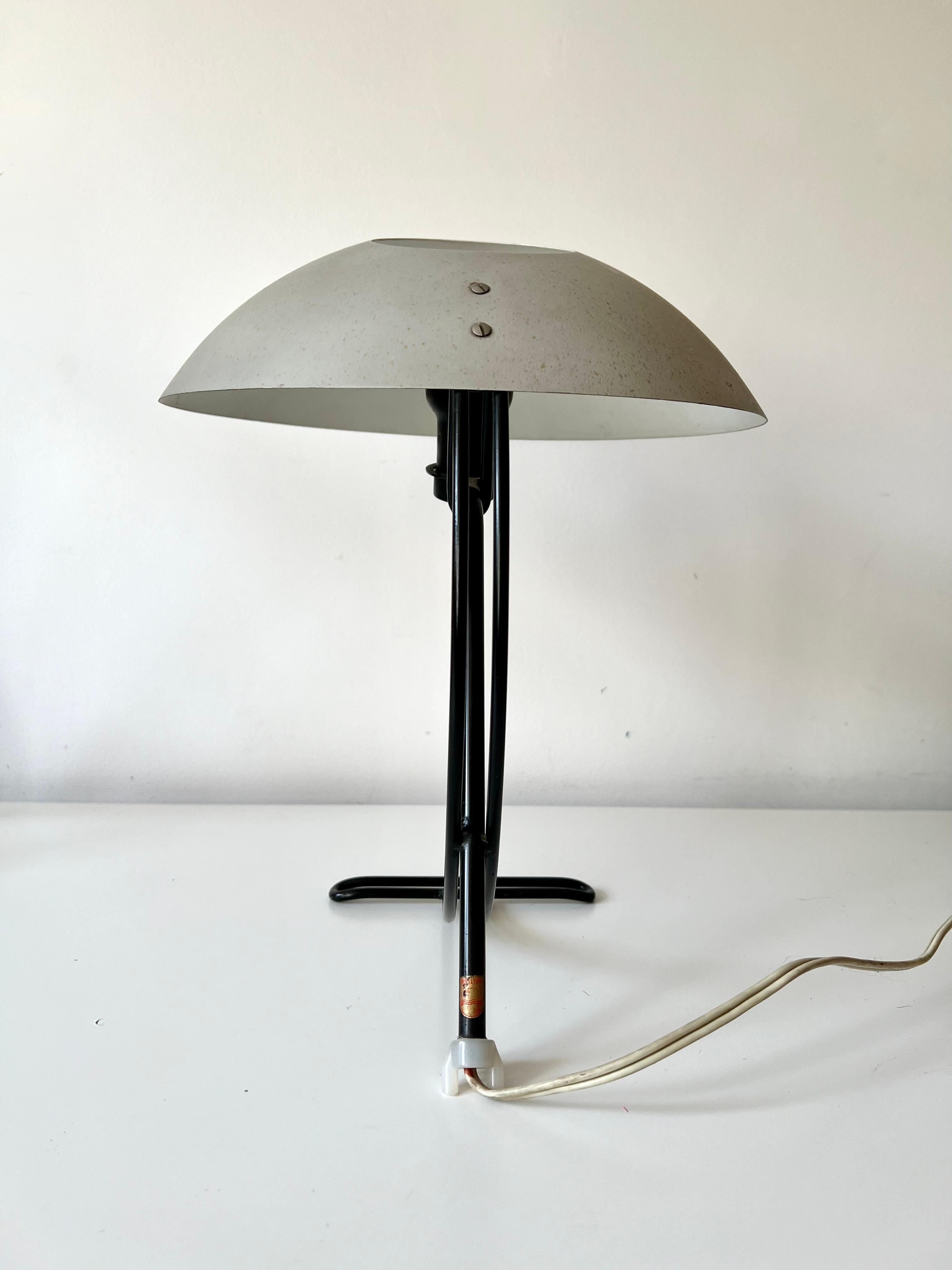 Original 1950s edition NB100 table lamp by Louis Kalff for Philips For Sale 2